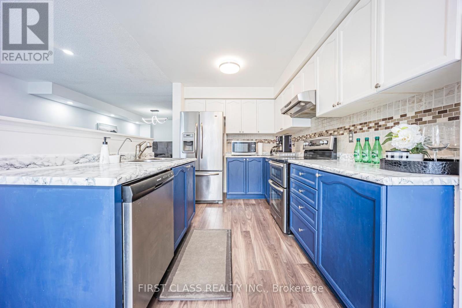 3930 Mcdowell Drive, Mississauga, Ontario L5M 6P3 - Photo 19 - W12918506