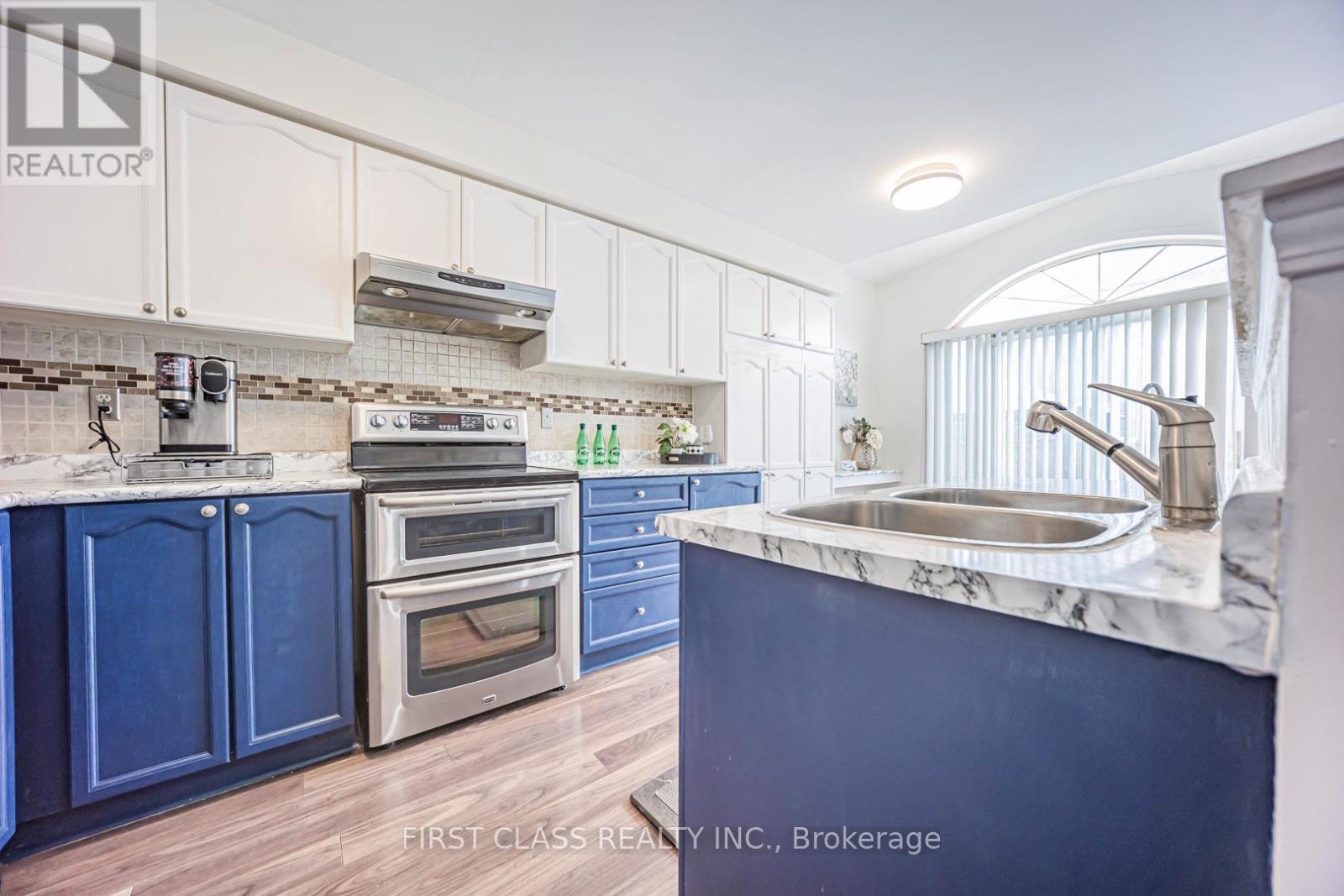 3930 Mcdowell Drive, Mississauga, Ontario L5M 6P3 - Photo 21 - W12918506