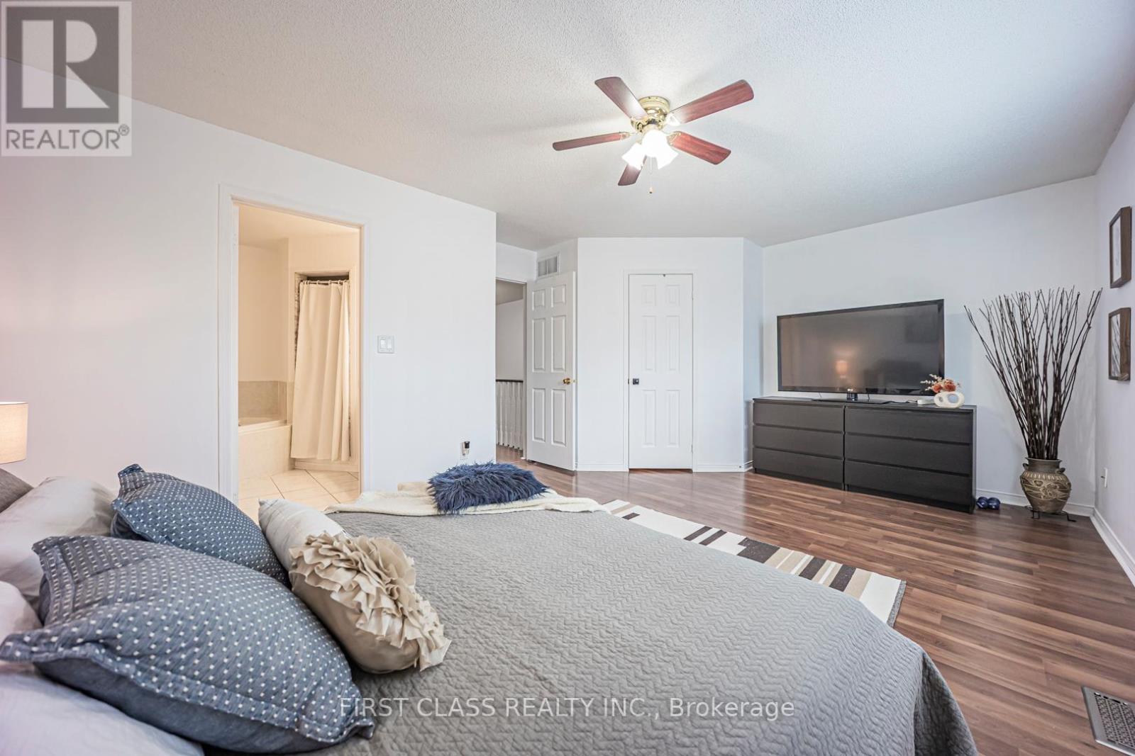 3930 Mcdowell Drive, Mississauga, Ontario L5M 6P3 - Photo 34 - W12918506