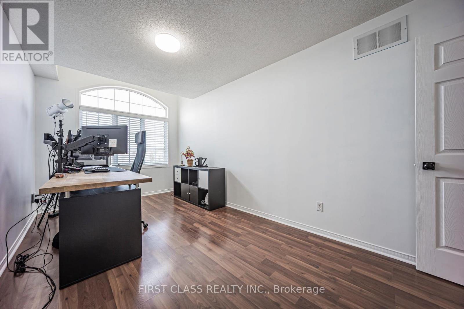 3930 Mcdowell Drive, Mississauga, Ontario L5M 6P3 - Photo 41 - W12918506