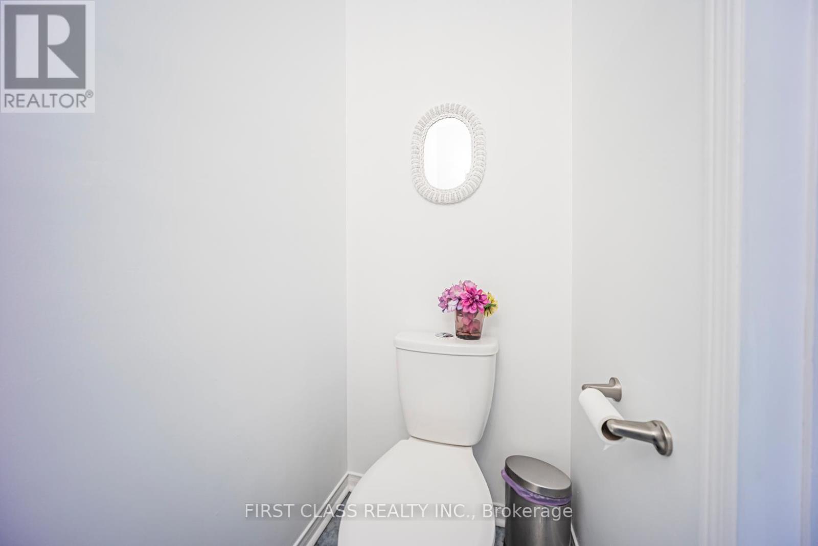 3930 Mcdowell Drive, Mississauga, Ontario L5M 6P3 - Photo 7 - W12918506