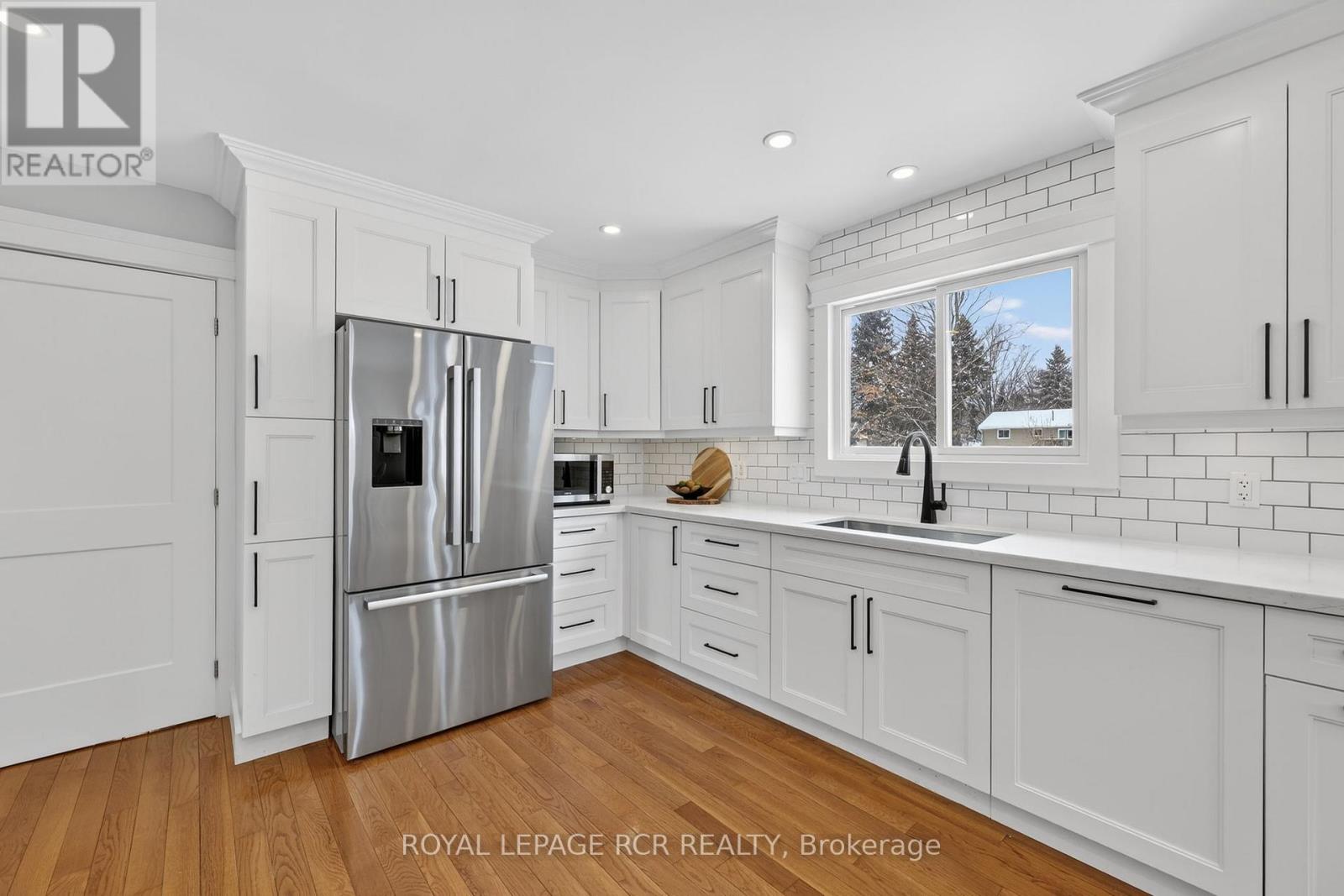 18 Westvale Drive, Bracebridge, Ontario  P1L 1B5 - Photo 4 - X12918318