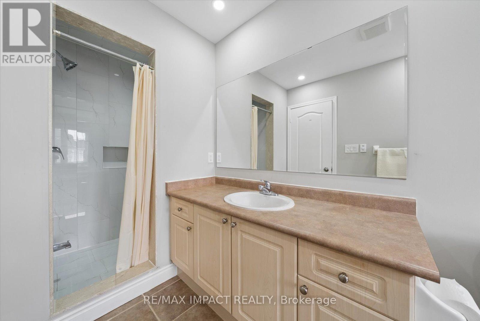 21 Decker Hollow Circle, Brampton, Ontario  L6X 0K9 - Photo 18 - W12918092