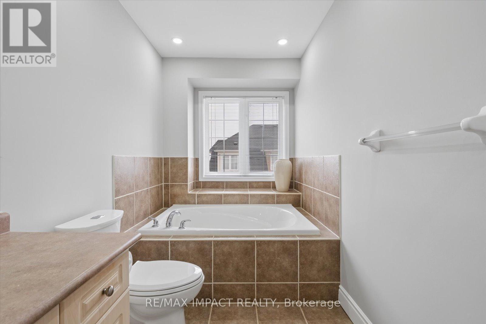 21 Decker Hollow Circle, Brampton, Ontario  L6X 0K9 - Photo 19 - W12918092