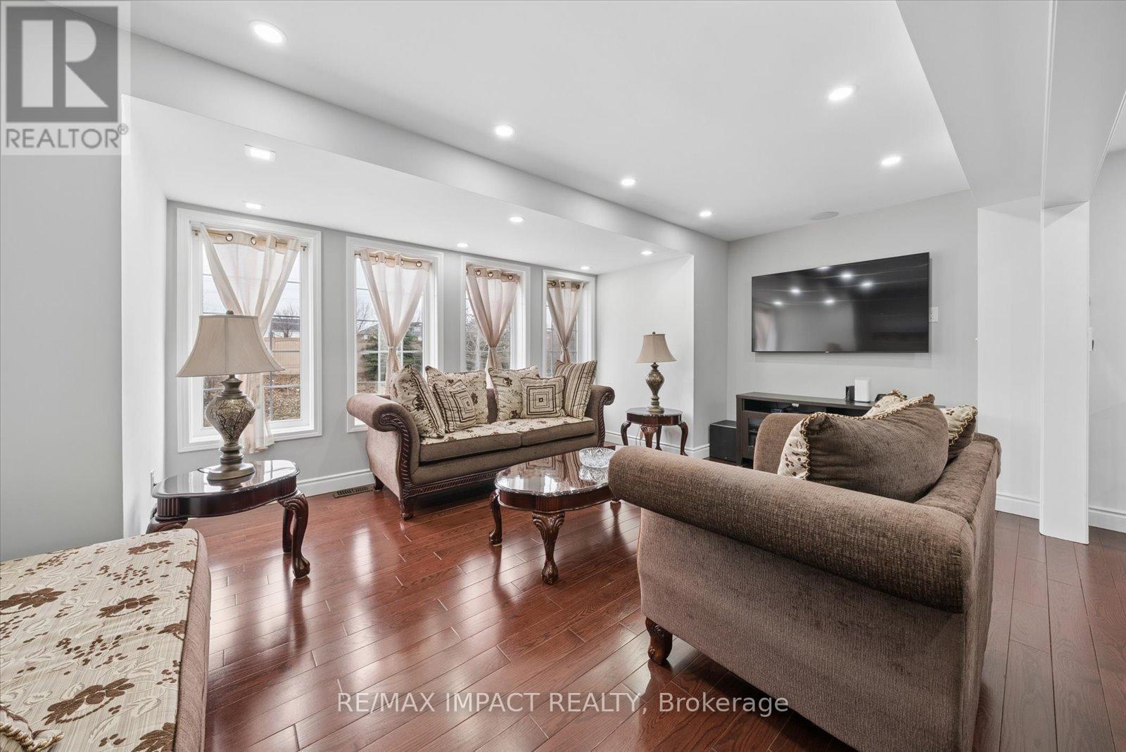 21 Decker Hollow Circle, Brampton, Ontario  L6X 0K9 - Photo 9 - W12918092