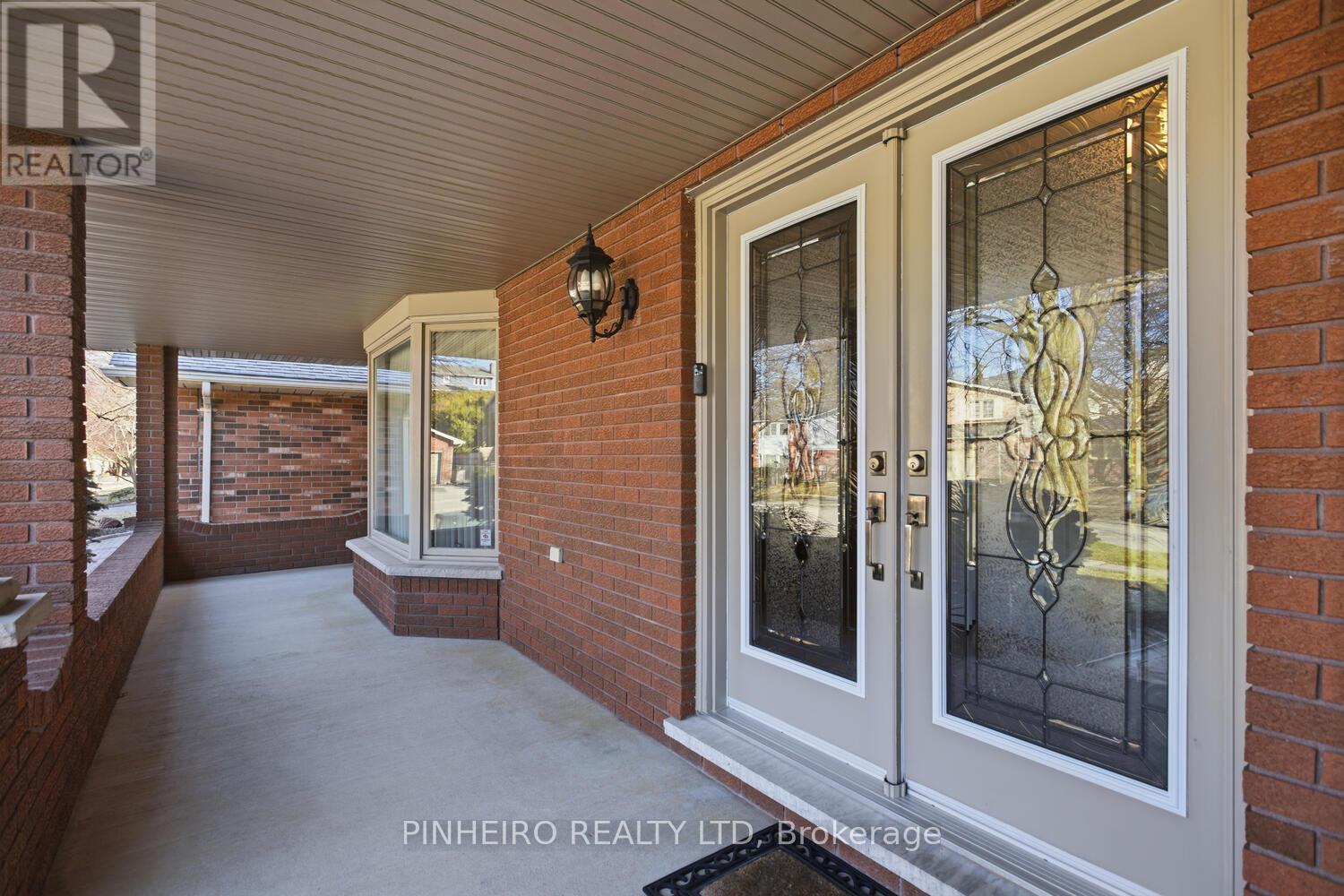 146 Whisperwood Avenue, London South, Ontario  N6K 4C2 - Photo 3 - X12918626