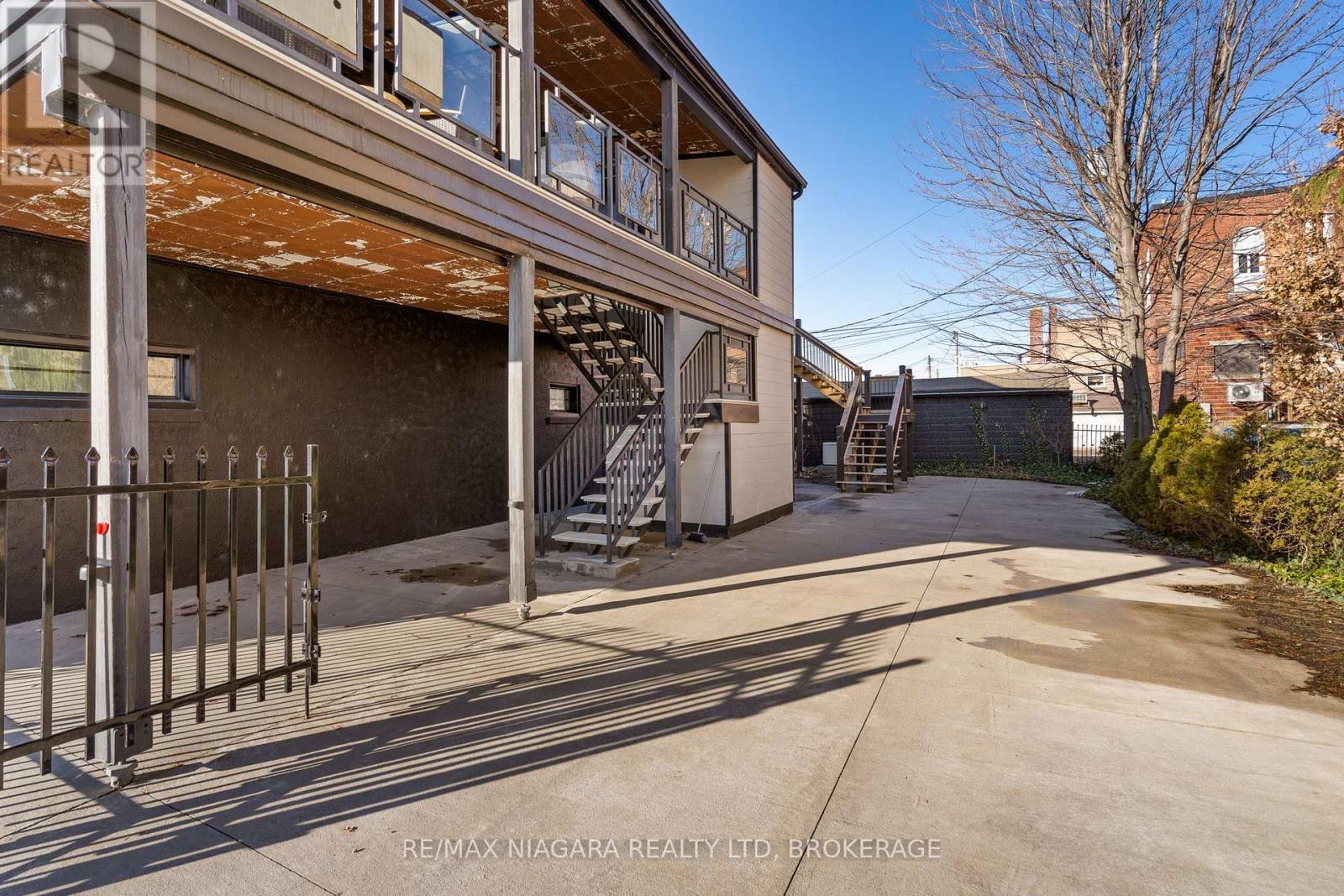 Upper - 15 Charlotte Street, Port Colborne, Ontario L3K 3C7 - Photo 12 - X12686380