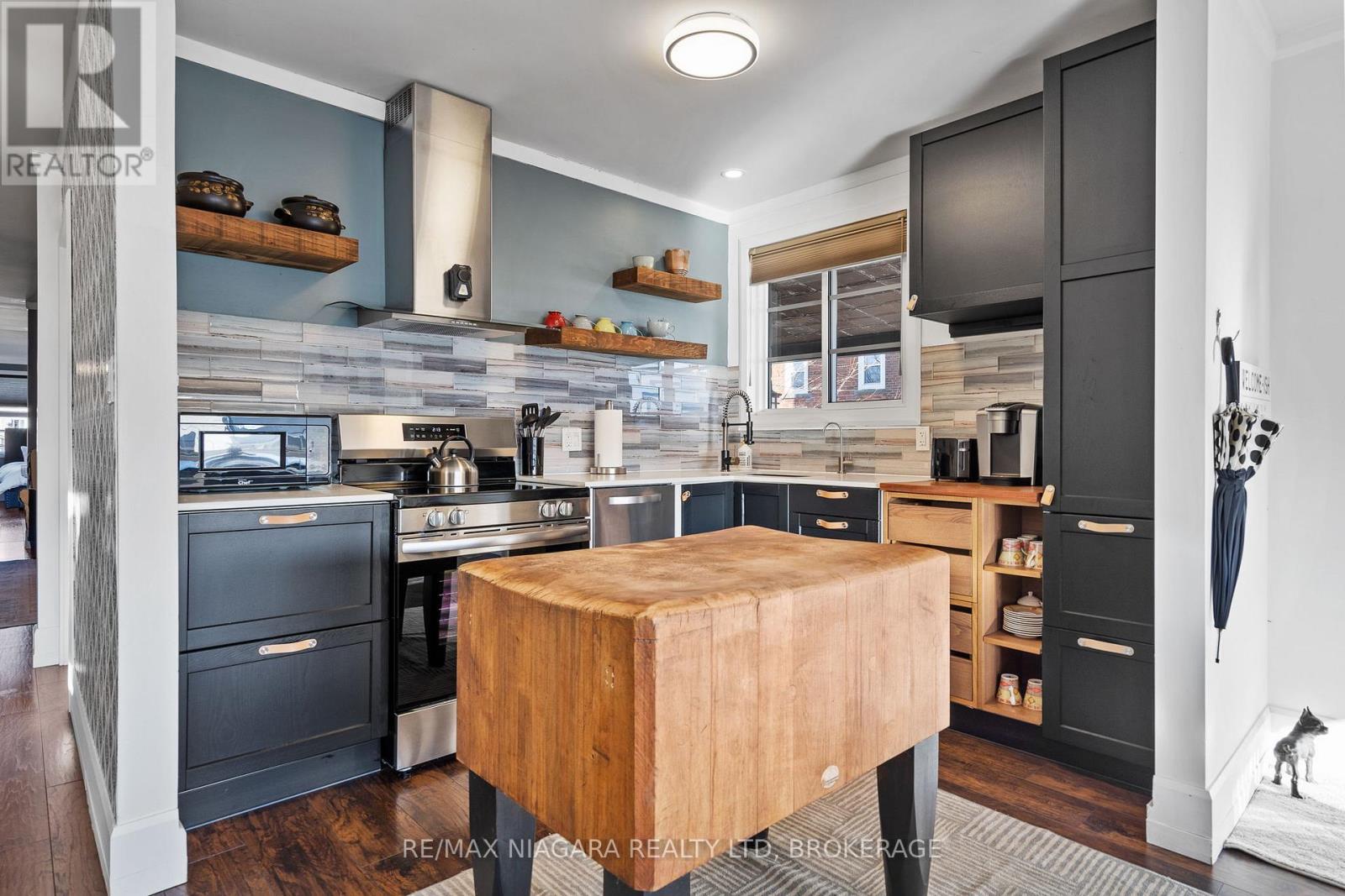 Upper - 15 Charlotte Street, Port Colborne, Ontario L3K 3C7 - Photo 2 - X12686380