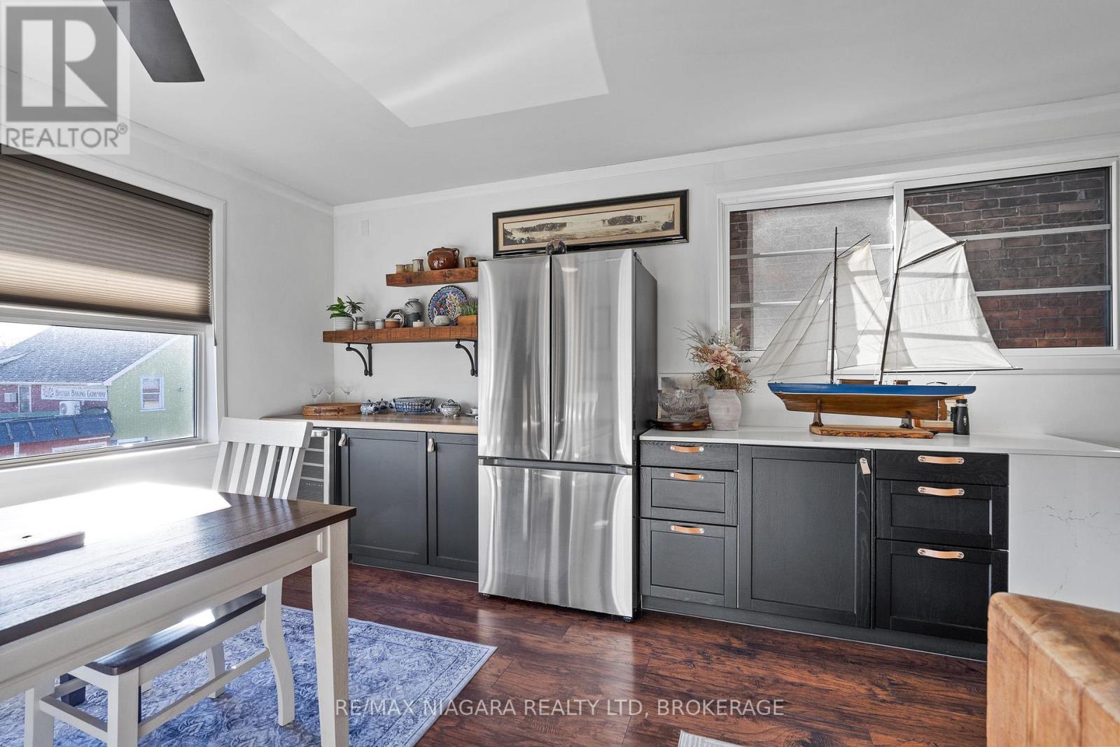 Upper - 15 Charlotte Street, Port Colborne, Ontario L3K 3C7 - Photo 6 - X12686380