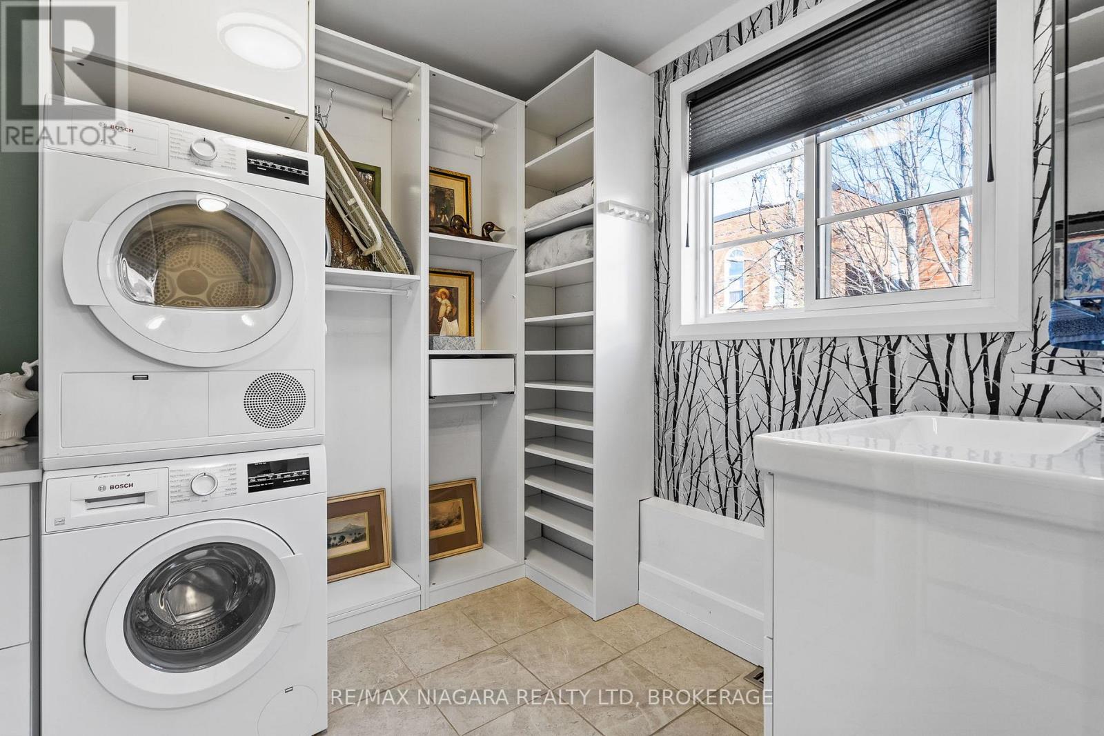 Upper - 15 Charlotte Street, Port Colborne, Ontario L3K 3C7 - Photo 13 - X12686380