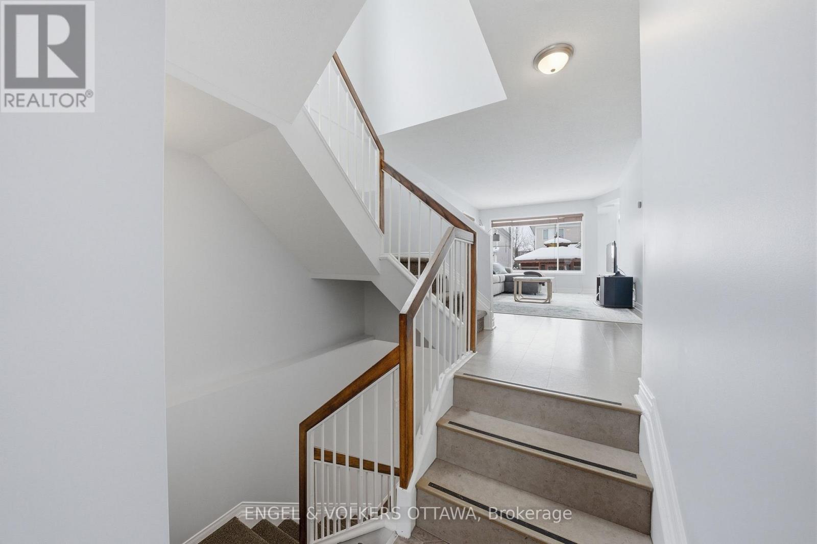 2190 Liska Street, Ottawa, Ontario  K4A 4J8 - Photo 4 - X12918636