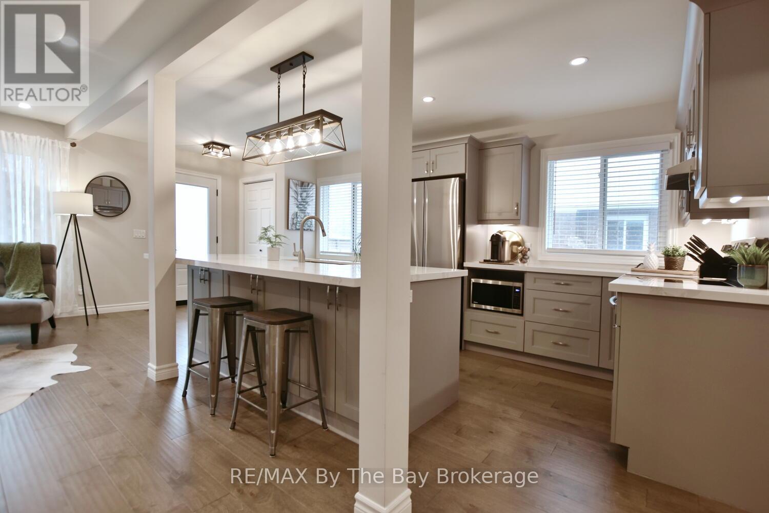 556 Spruce Street, Collingwood, Ontario  L9Y 4B4 - Photo 3 - S12918638