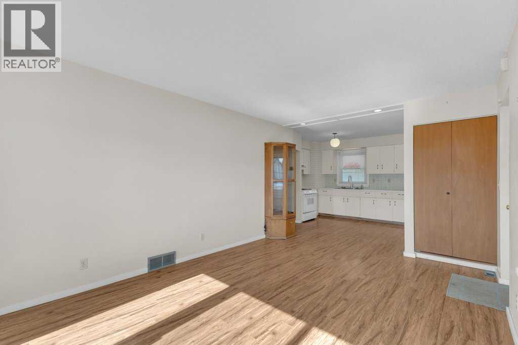 3702 44 Avenue, Red Deer, Alberta  T4N 3H5 - Photo 10 - A2295344