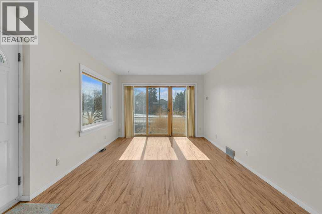 3702 44 Avenue, Red Deer, Alberta  T4N 3H5 - Photo 9 - A2295344