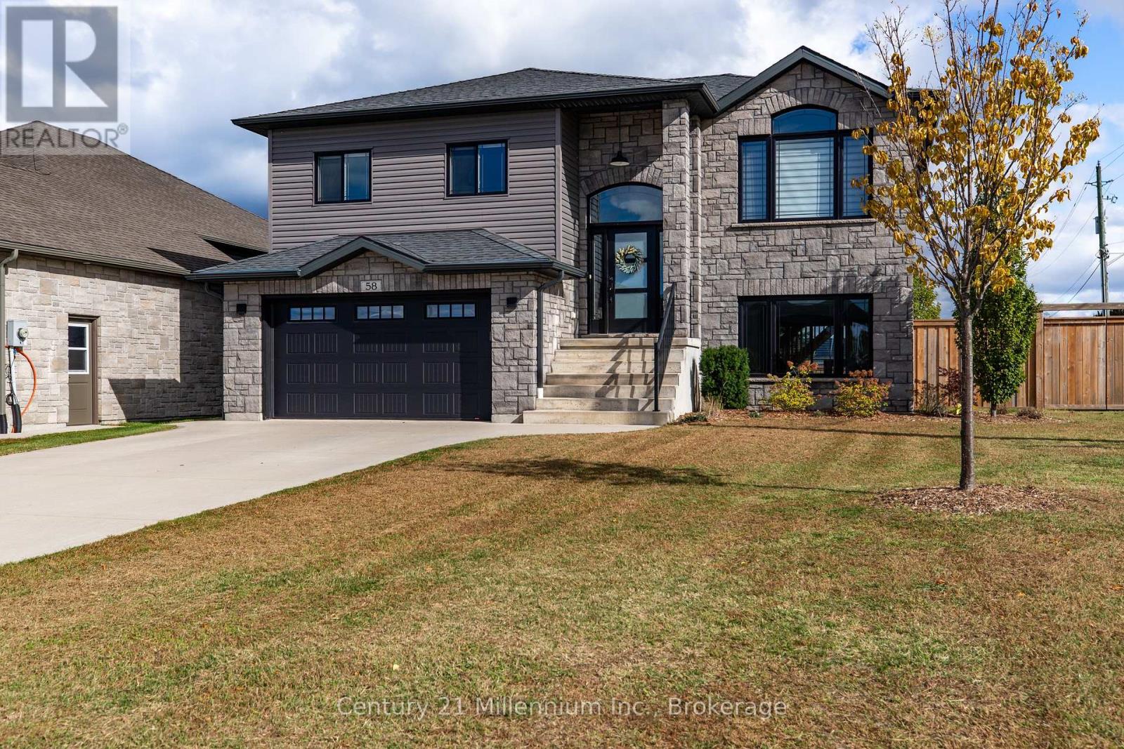 58 Lakefield Drive, Kincardine, Ontario  N2Z 0C9 - Photo 2 - X12918582