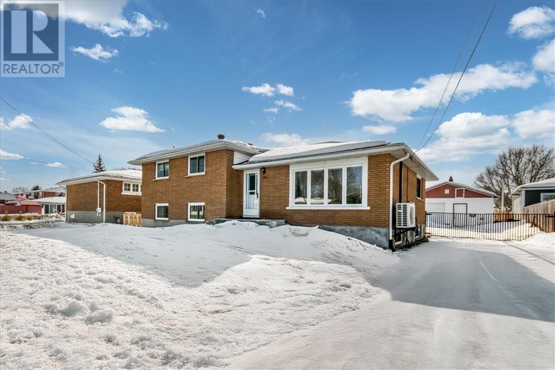 130 Main Street E, Chelmsford, Ontario  P0M 1L0 - Photo 1 - 2126901