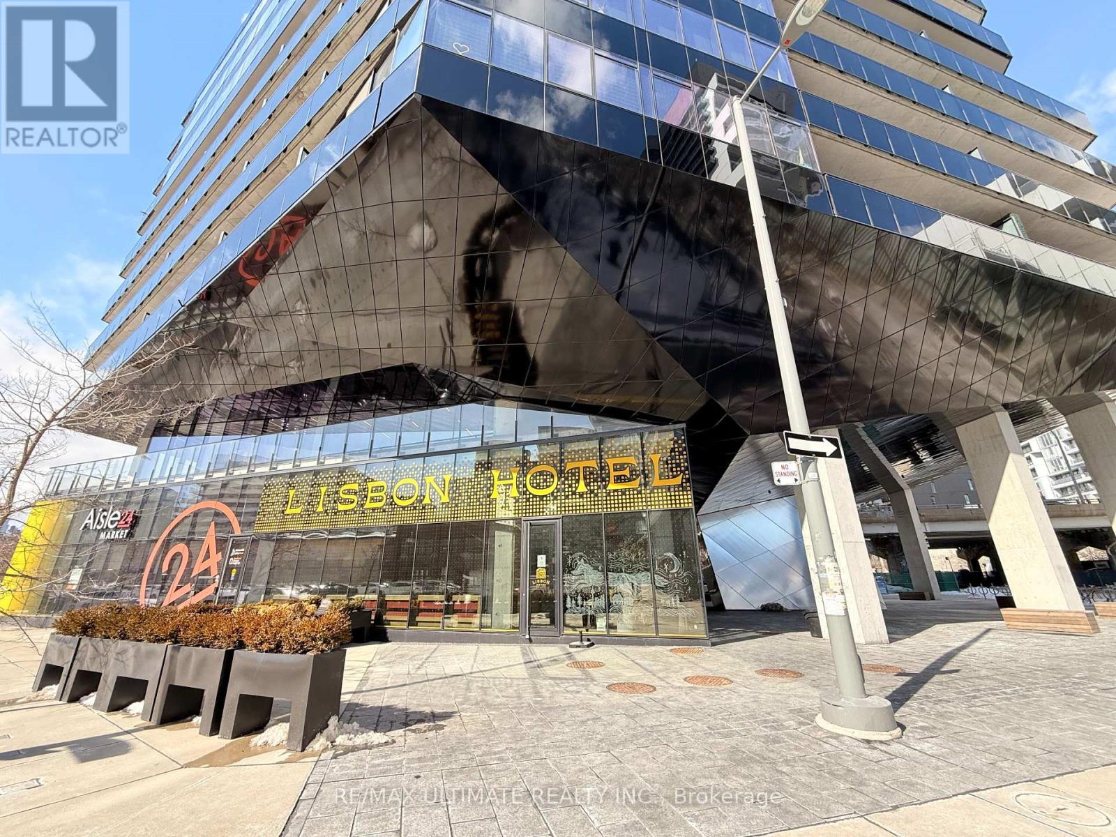 19 LAWREN HARRIS SQUARE, Toronto, Ontario