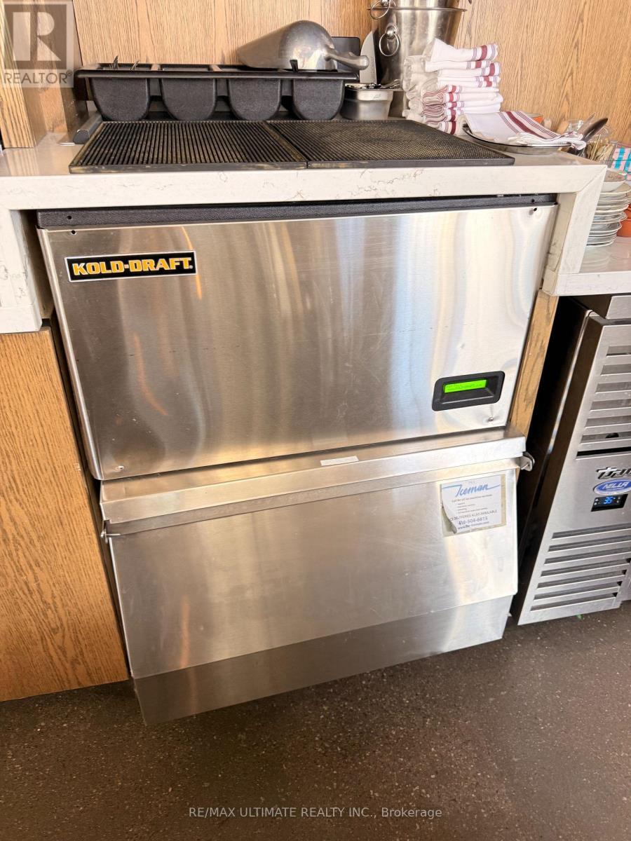 19 Lawren Harris Square, Toronto, Ontario  M5A 1H7 - Photo 12 - C12918548