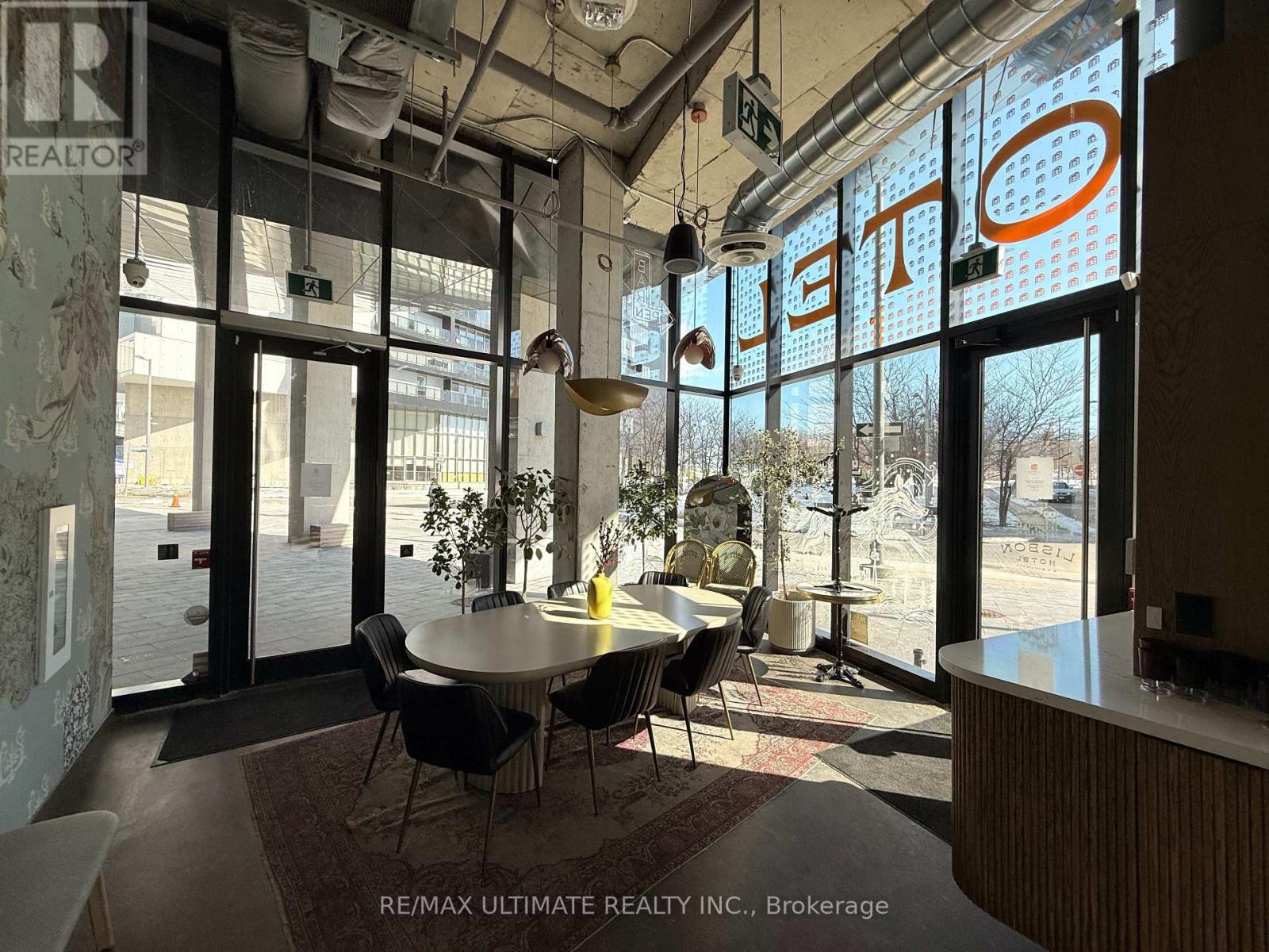 19 Lawren Harris Square, Toronto, Ontario  M5A 1H7 - Photo 6 - C12918548