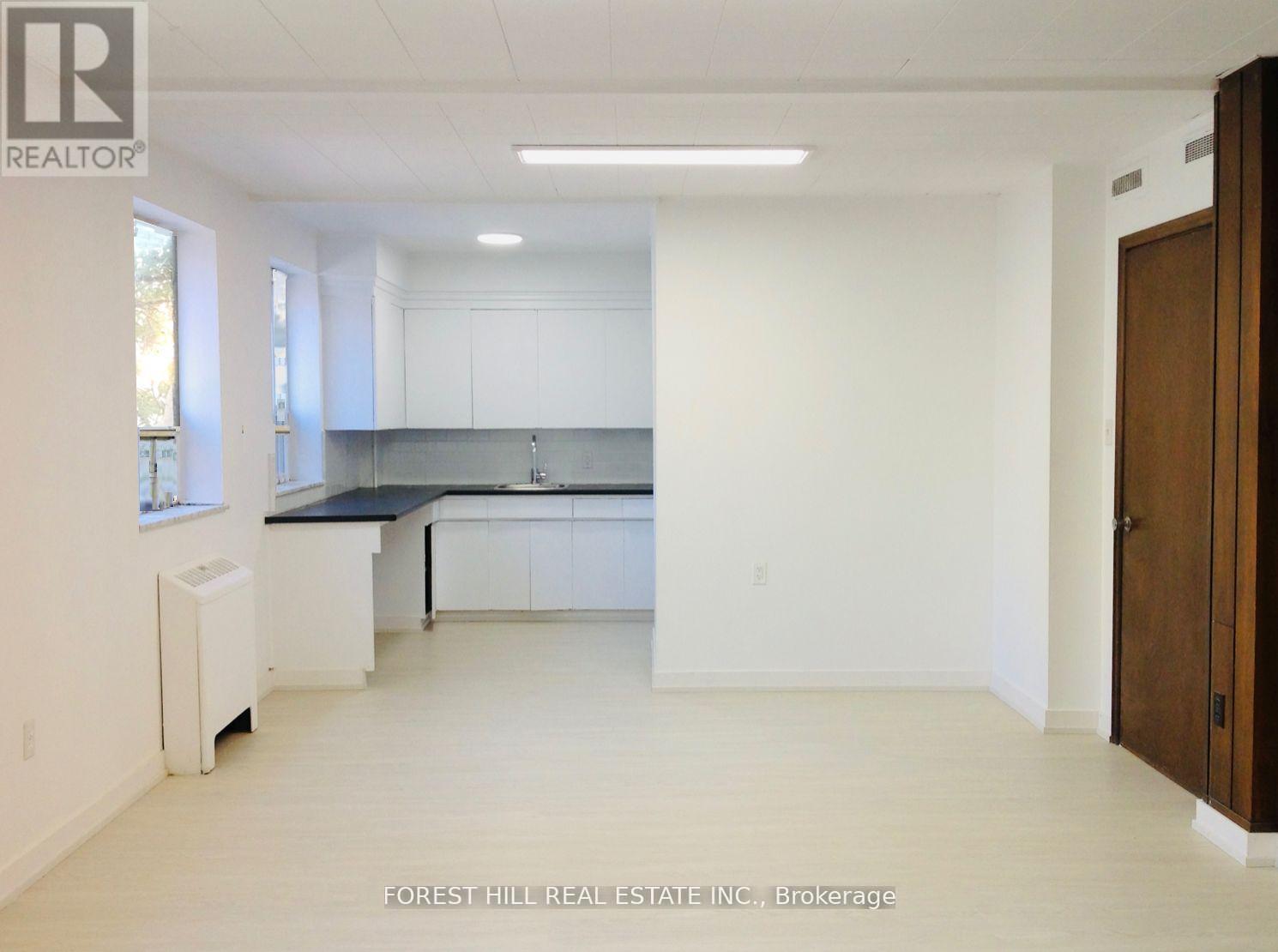200 - 226 Bathurst Street, Toronto, Ontario  M5T 2R9 - Photo 17 - C12918602