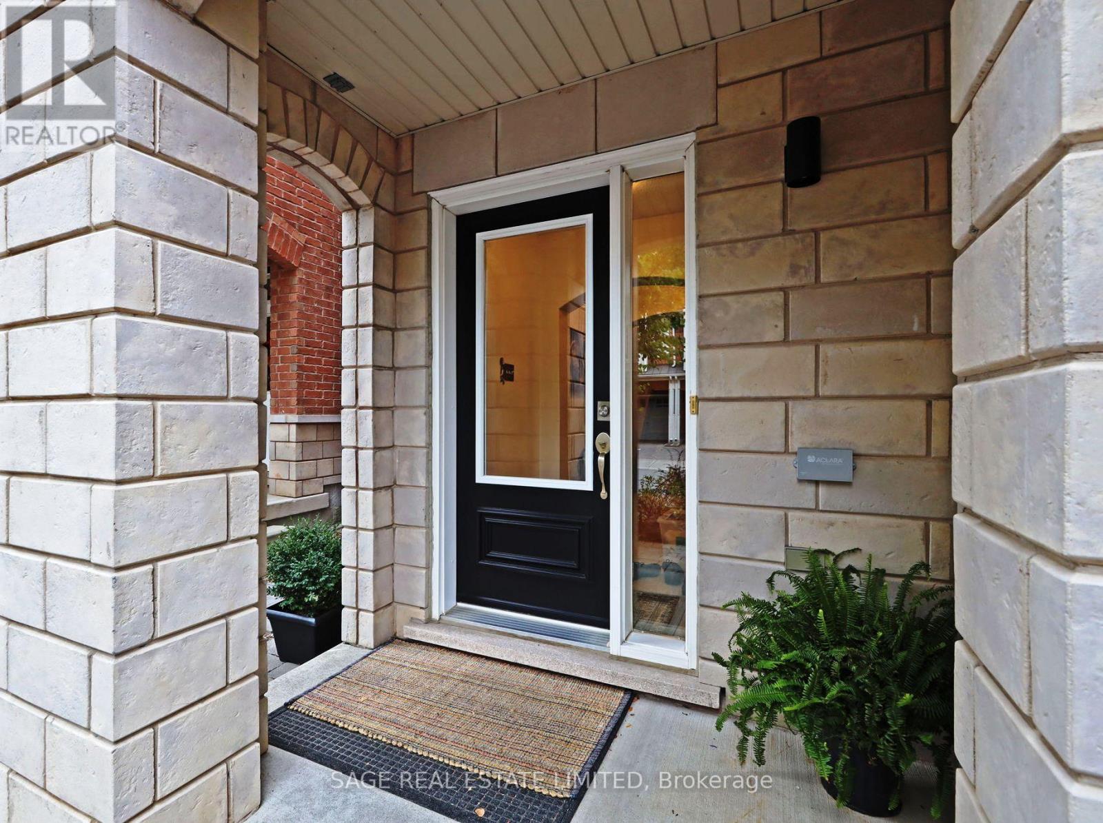 23 Ferguson Street, Toronto (Clairlea-Birchmount), Ontario  M1L 0C2 - Photo 3 - E12918664