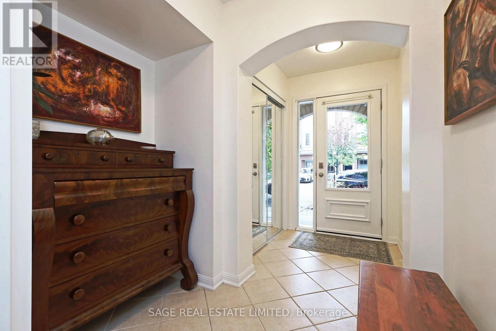 23 Ferguson Street, Toronto (Clairlea-Birchmount), Ontario  M1L 0C2 - Photo 4 - E12918664