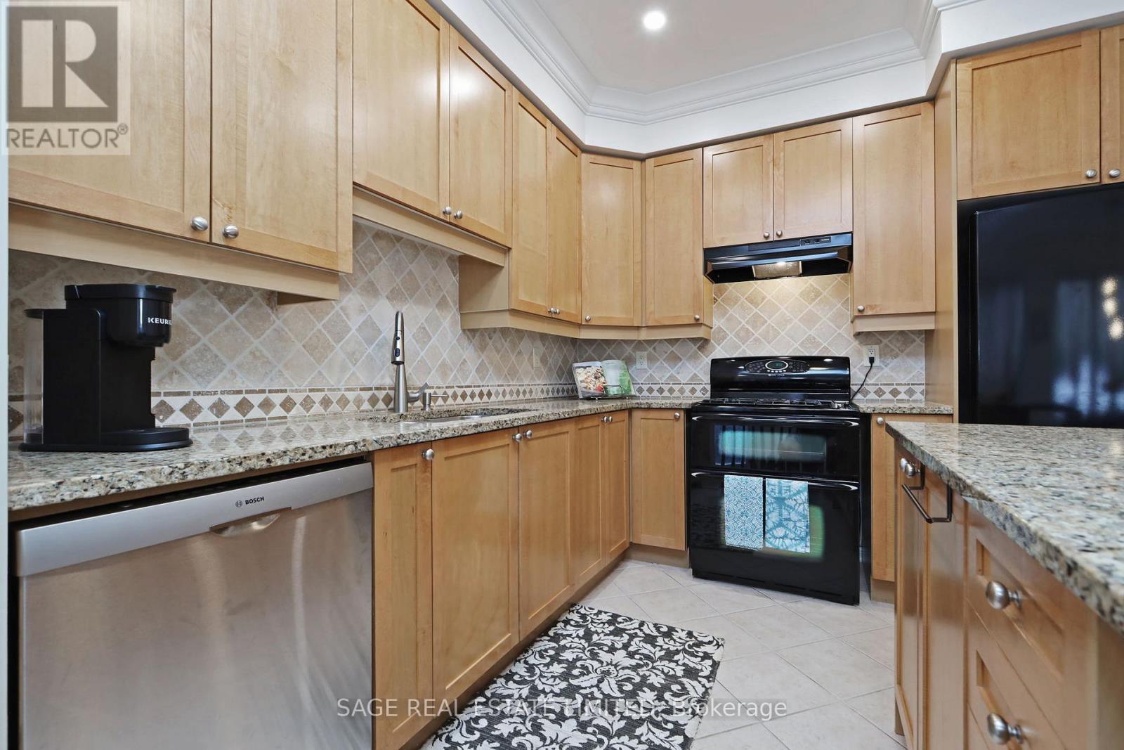 23 Ferguson Street, Toronto (Clairlea-Birchmount), Ontario  M1L 0C2 - Photo 8 - E12918664