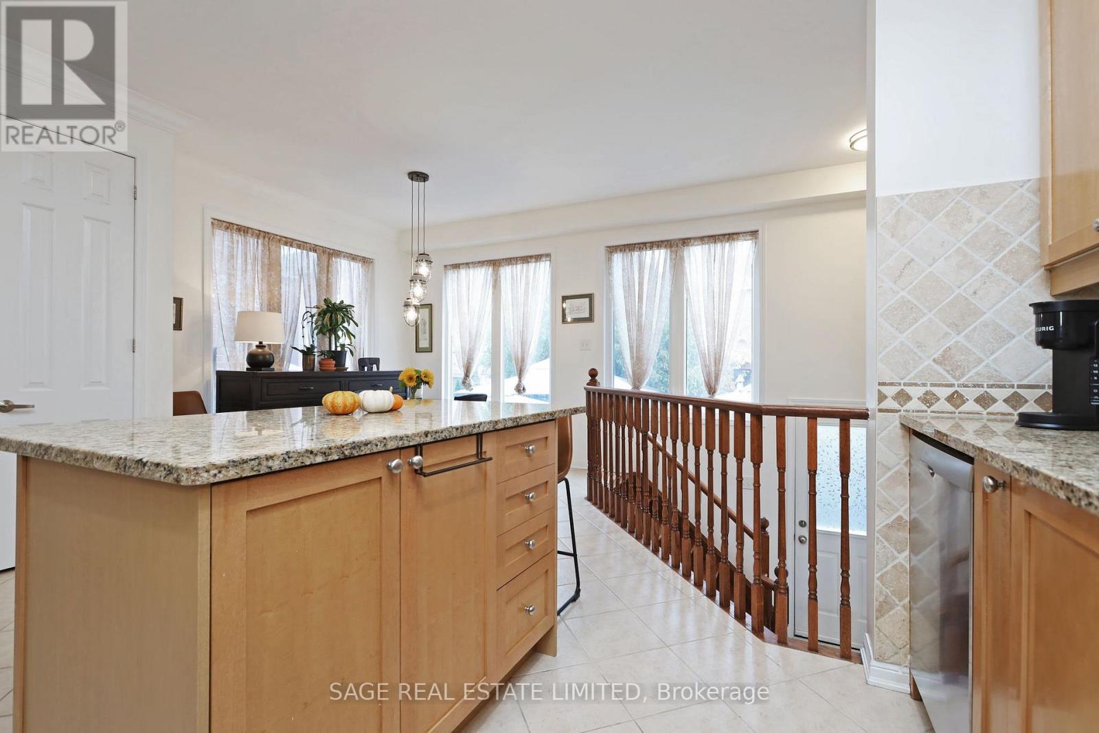 23 Ferguson Street, Toronto (Clairlea-Birchmount), Ontario  M1L 0C2 - Photo 9 - E12918664