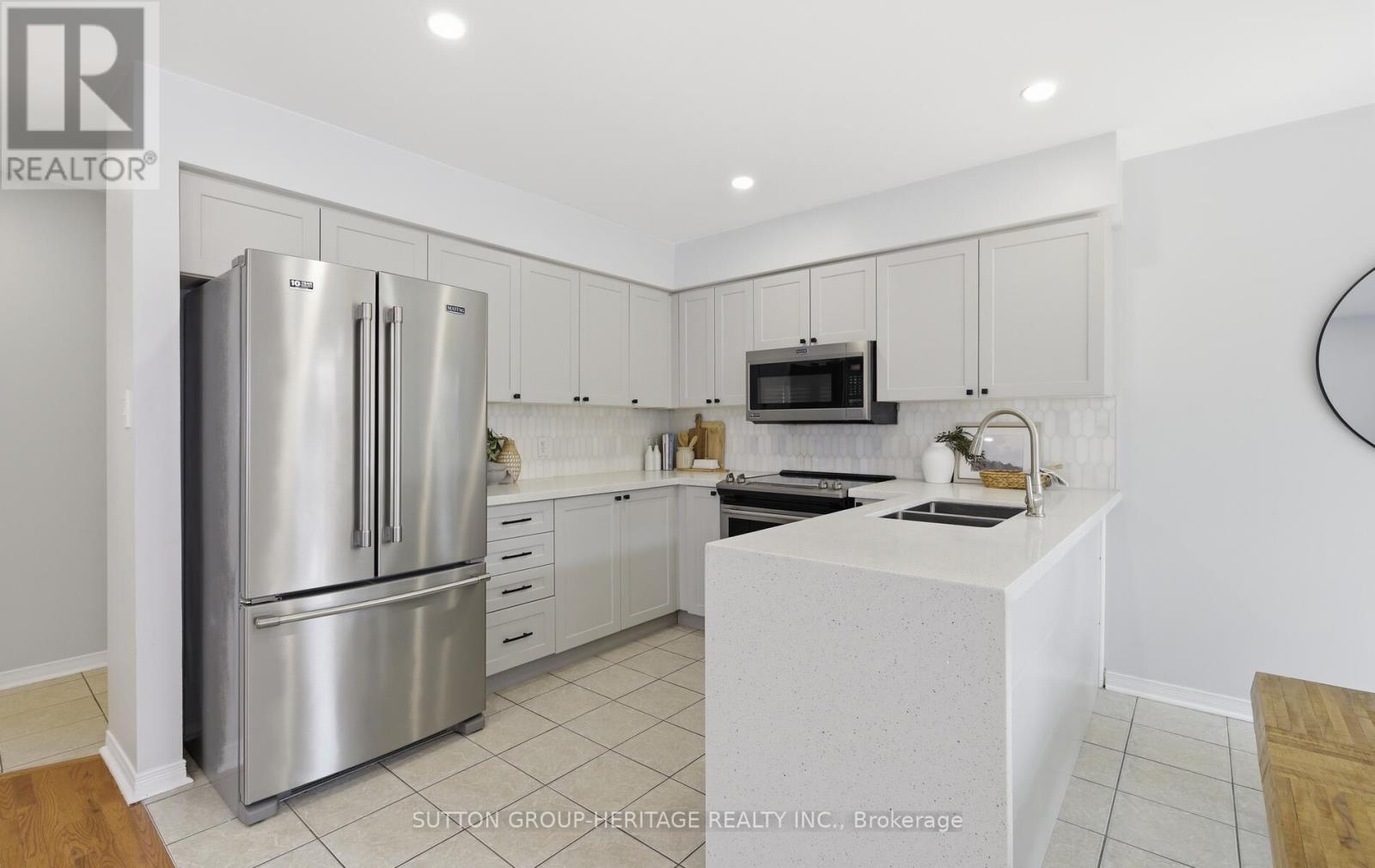 76 Regency Crescent, Whitby, Ontario  L1N 7V2 - Photo 4 - E12918682