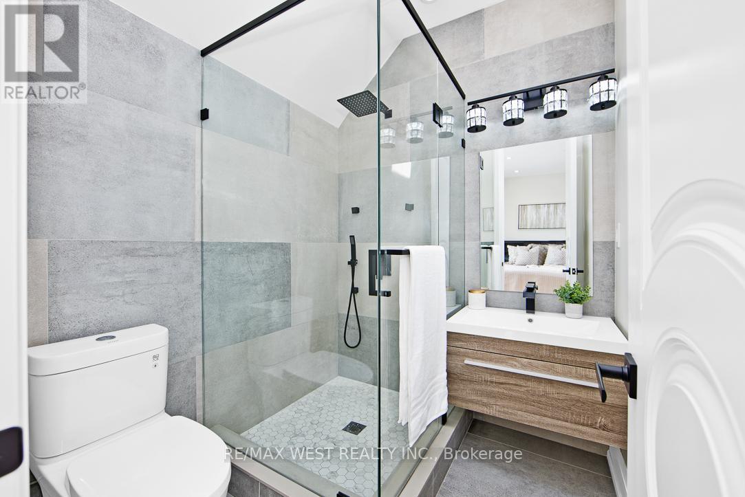 175 Floyd Avenue, Toronto, Ontario  M4J 2H9 - Photo 26 - E12918700