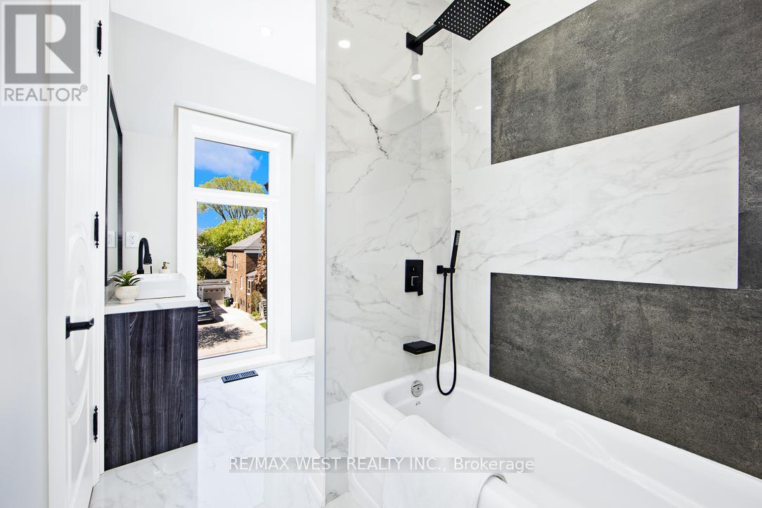 175 Floyd Avenue, Toronto, Ontario  M4J 2H9 - Photo 28 - E12918700