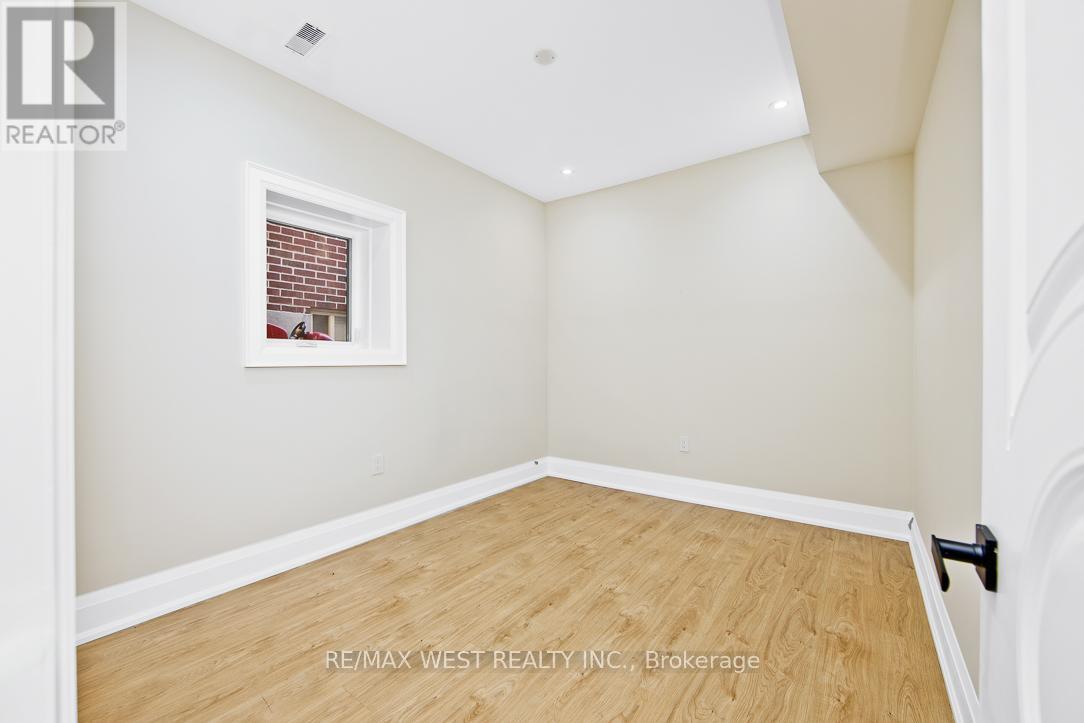 175 Floyd Avenue, Toronto, Ontario  M4J 2H9 - Photo 34 - E12918700