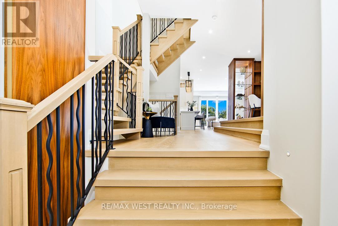 175 Floyd Avenue, Toronto, Ontario  M4J 2H9 - Photo 6 - E12918700