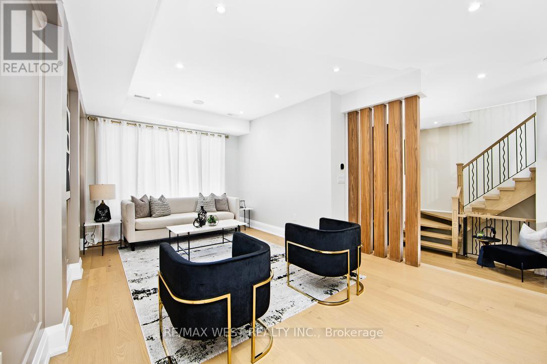 175 Floyd Avenue, Toronto, Ontario  M4J 2H9 - Photo 9 - E12918700