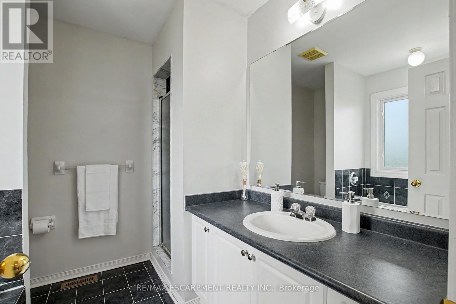 236 Fitzgerald Crescent, Milton, Ontario  L9T 5Y4 - Photo 18 - W12918544