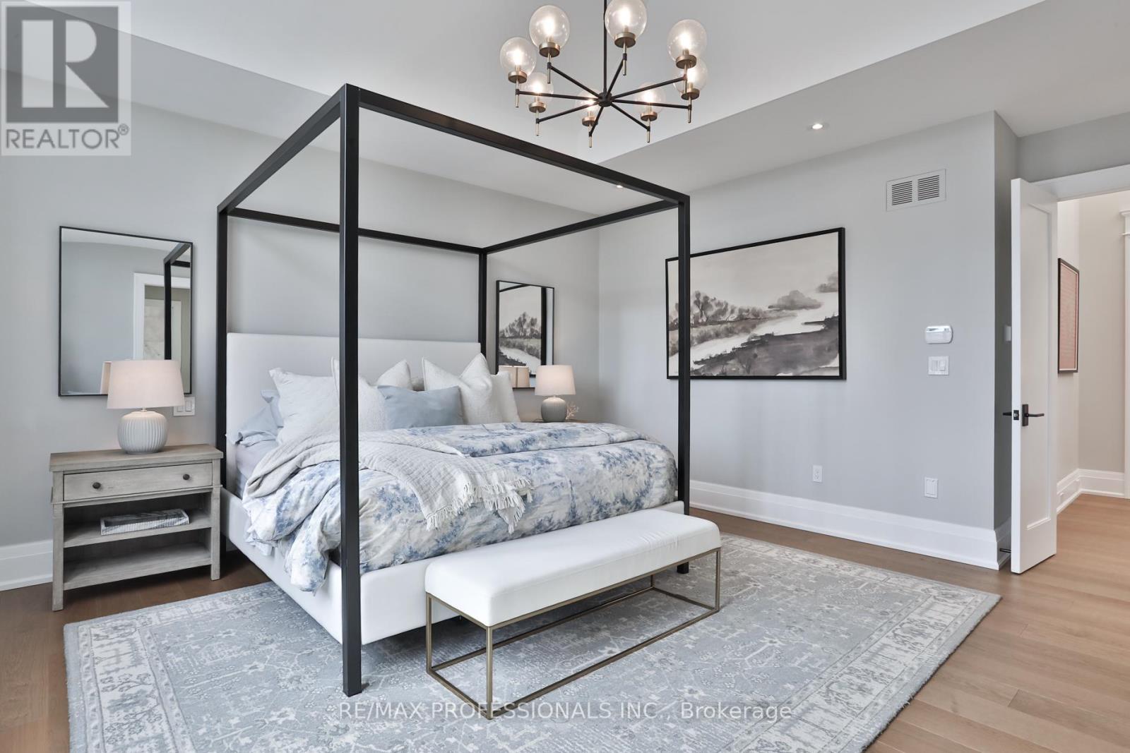 51 Saybrook Avenue, Toronto, Ontario  M8Z 2V6 - Photo 24 - W12918564