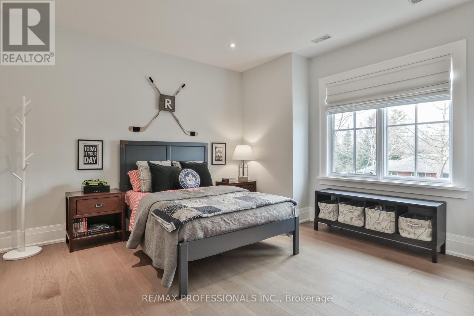 51 Saybrook Avenue, Toronto, Ontario  M8Z 2V6 - Photo 31 - W12918564