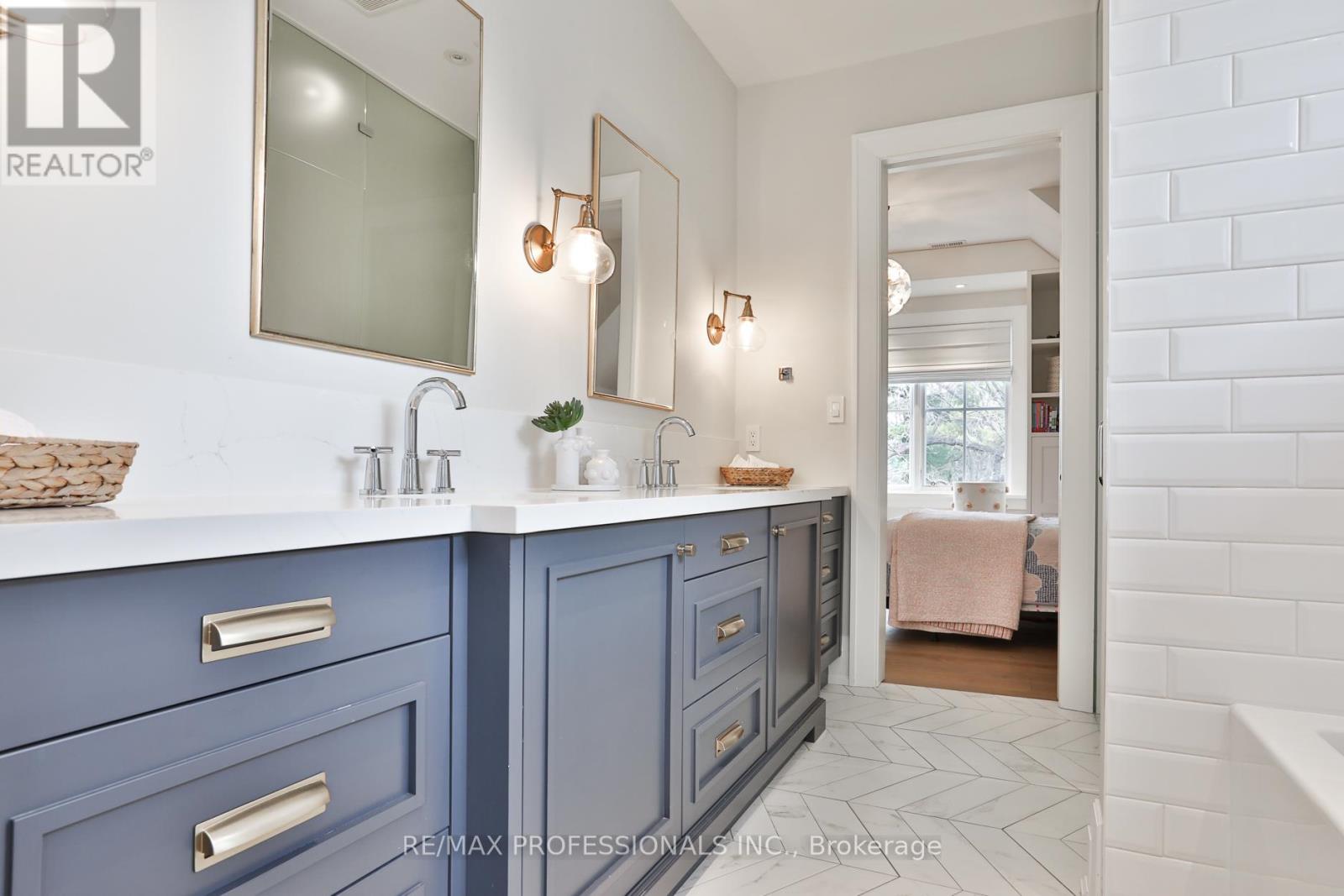 51 Saybrook Avenue, Toronto, Ontario  M8Z 2V6 - Photo 36 - W12918564