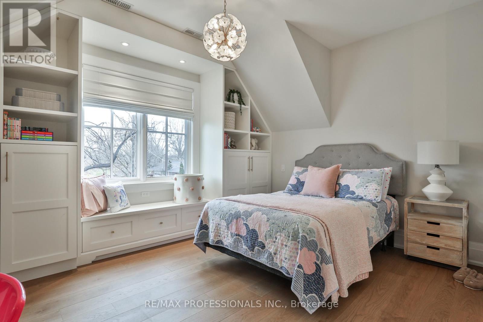 51 Saybrook Avenue, Toronto, Ontario  M8Z 2V6 - Photo 37 - W12918564