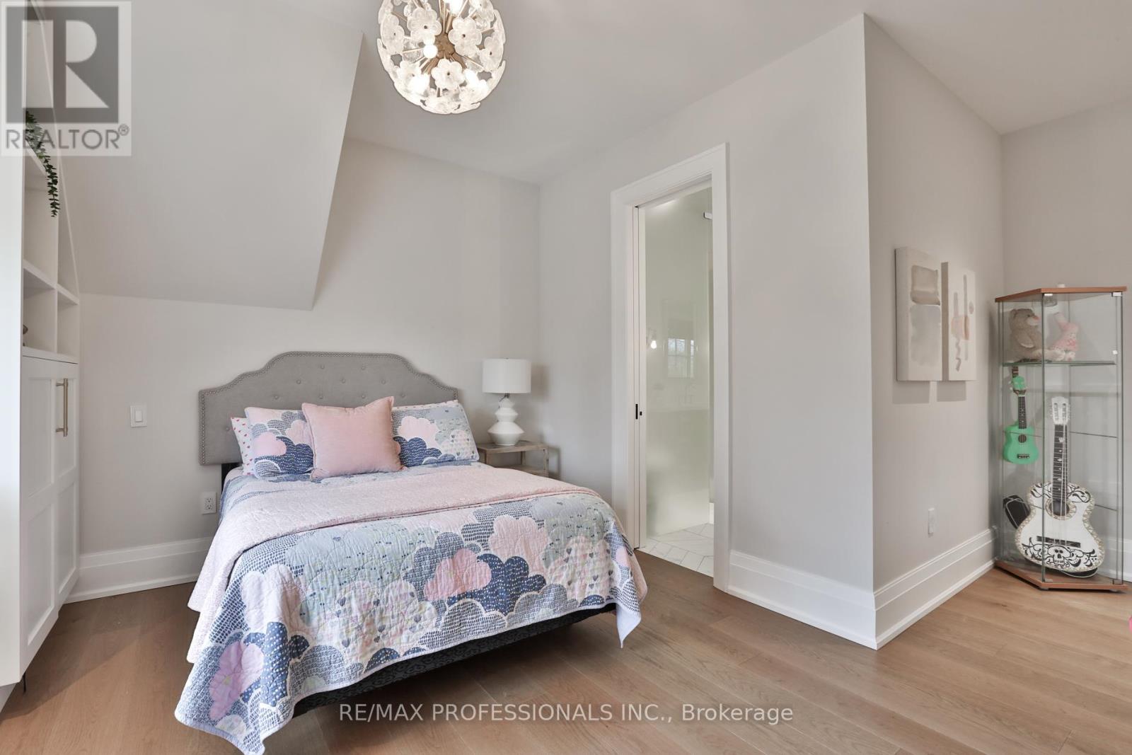 51 Saybrook Avenue, Toronto, Ontario  M8Z 2V6 - Photo 38 - W12918564