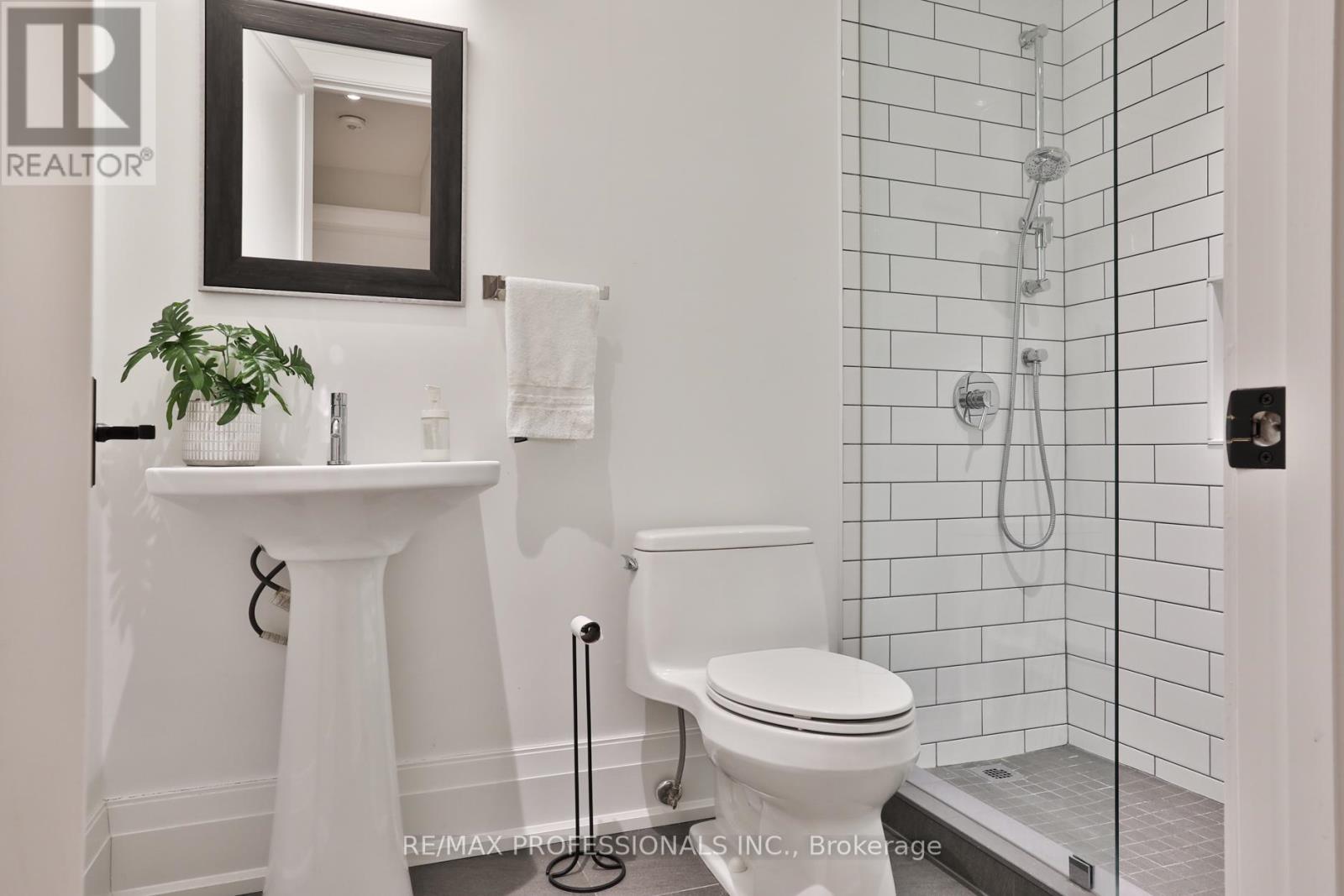 51 Saybrook Avenue, Toronto, Ontario  M8Z 2V6 - Photo 45 - W12918564