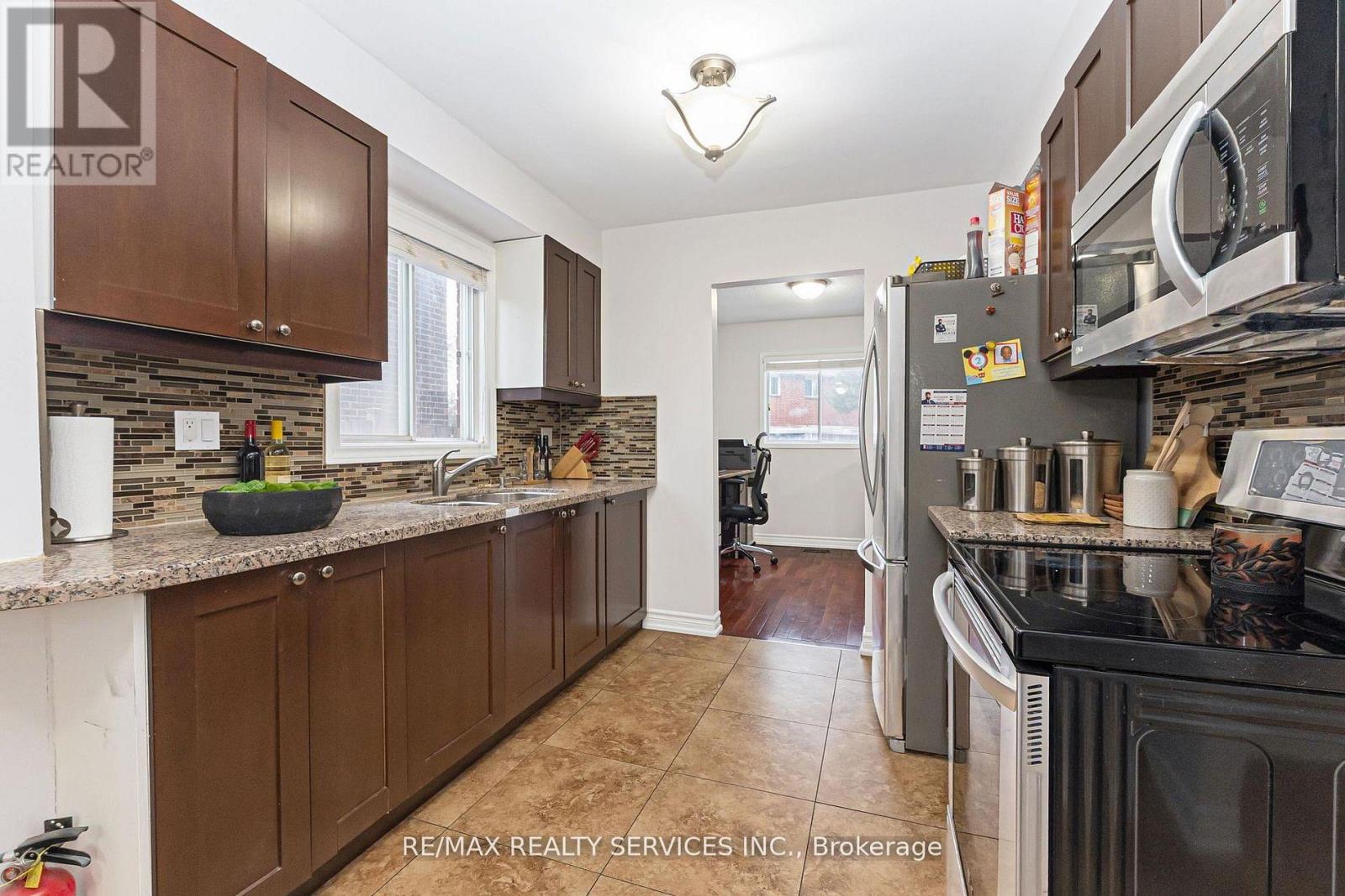 78 Wildercroft Avenue, Brampton, Ontario  L6V 4G5 - Photo 19 - W12918606