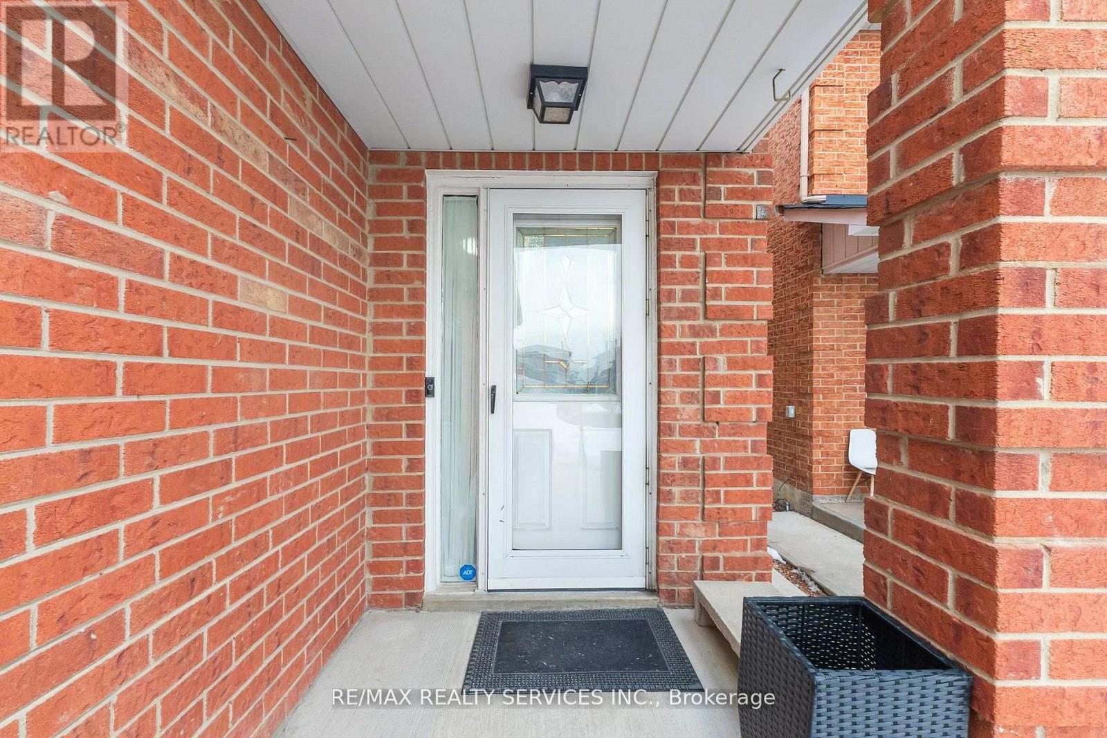 78 Wildercroft Avenue, Brampton, Ontario  L6V 4G5 - Photo 5 - W12918606