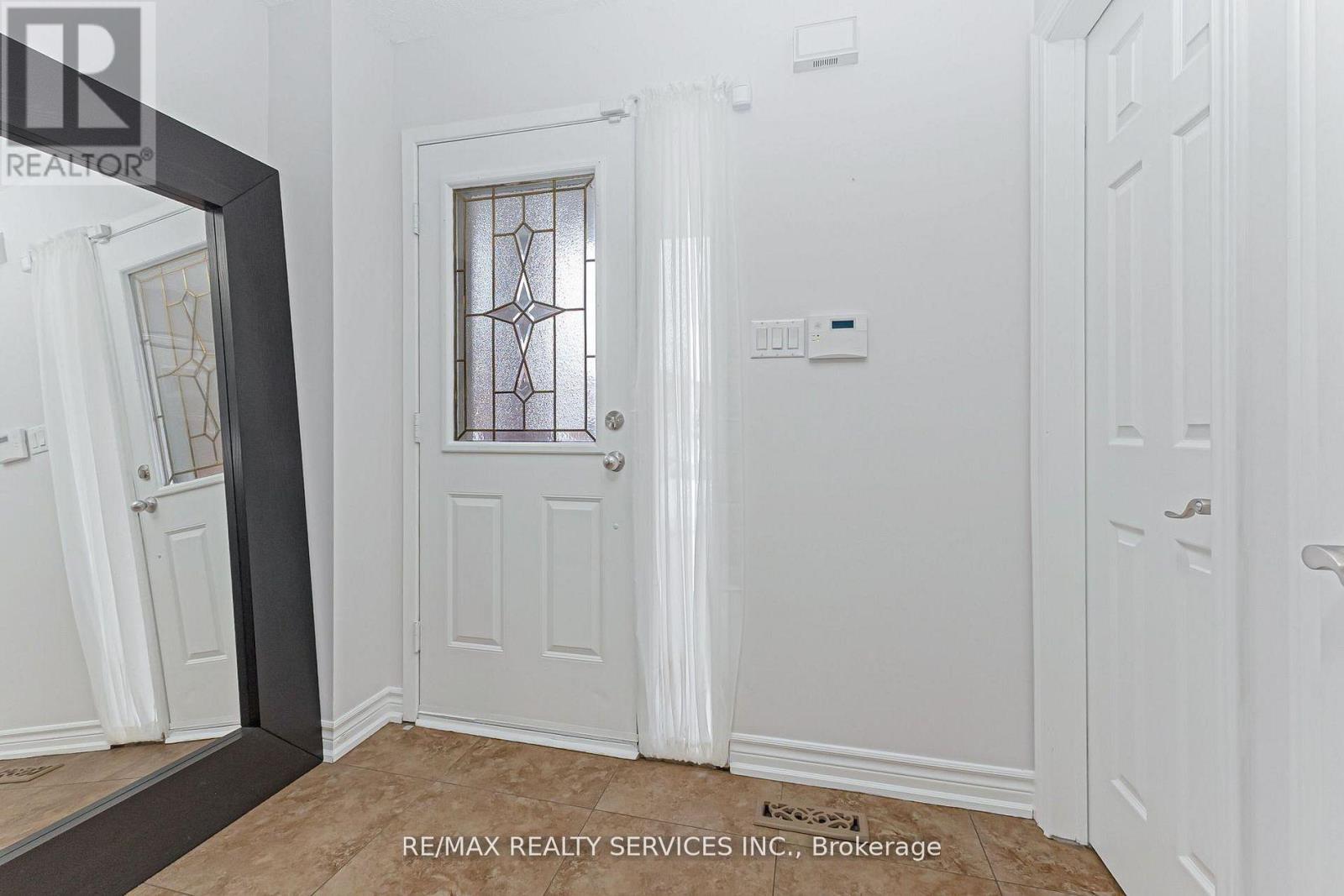 78 Wildercroft Avenue, Brampton, Ontario  L6V 4G5 - Photo 6 - W12918606