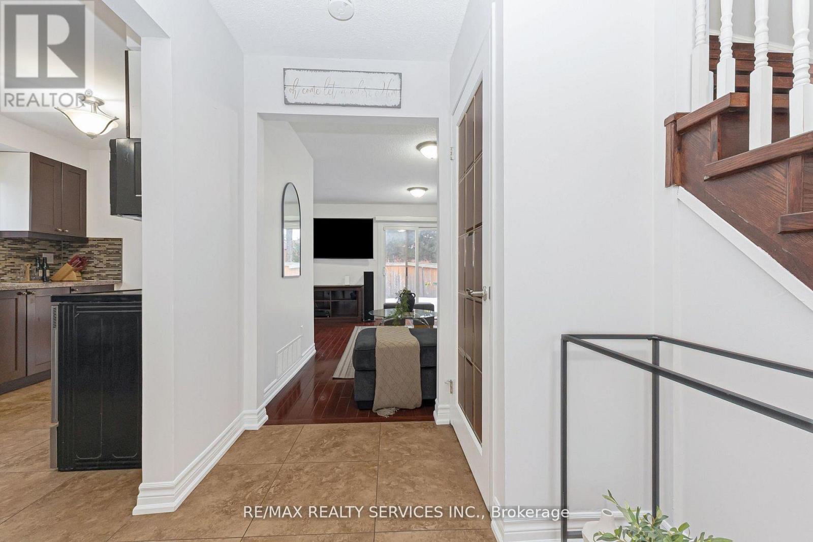 78 Wildercroft Avenue, Brampton, Ontario  L6V 4G5 - Photo 8 - W12918606