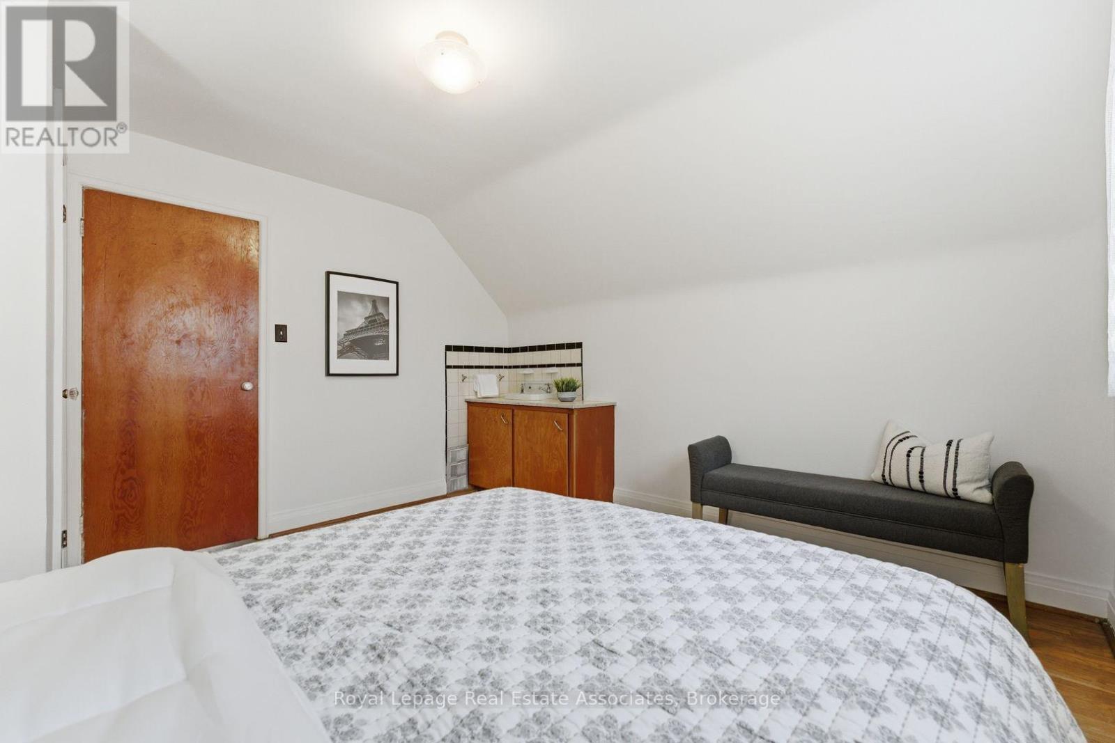 68 Gair Drive, Toronto, Ontario  M8W 4P8 - Photo 15 - W12918608