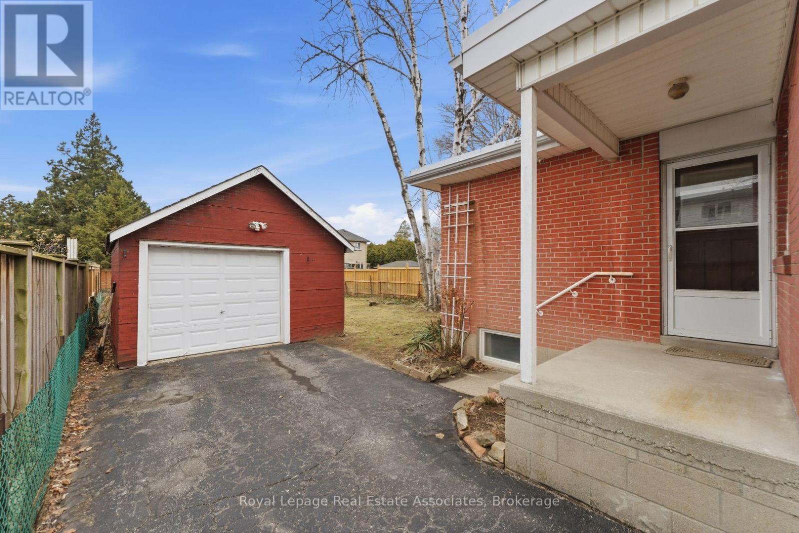 68 Gair Drive, Toronto, Ontario  M8W 4P8 - Photo 22 - W12918608