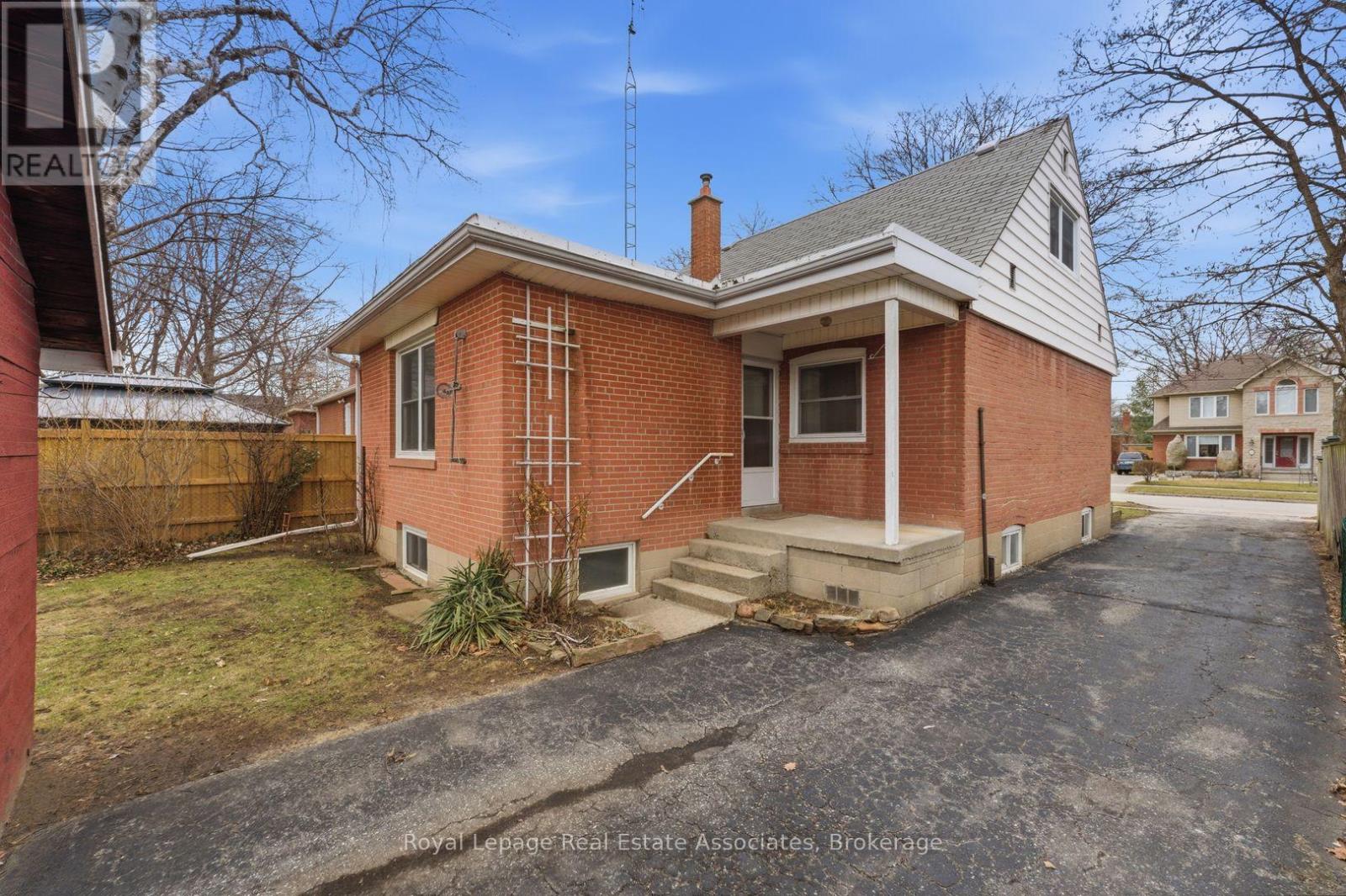 68 Gair Drive, Toronto, Ontario  M8W 4P8 - Photo 23 - W12918608