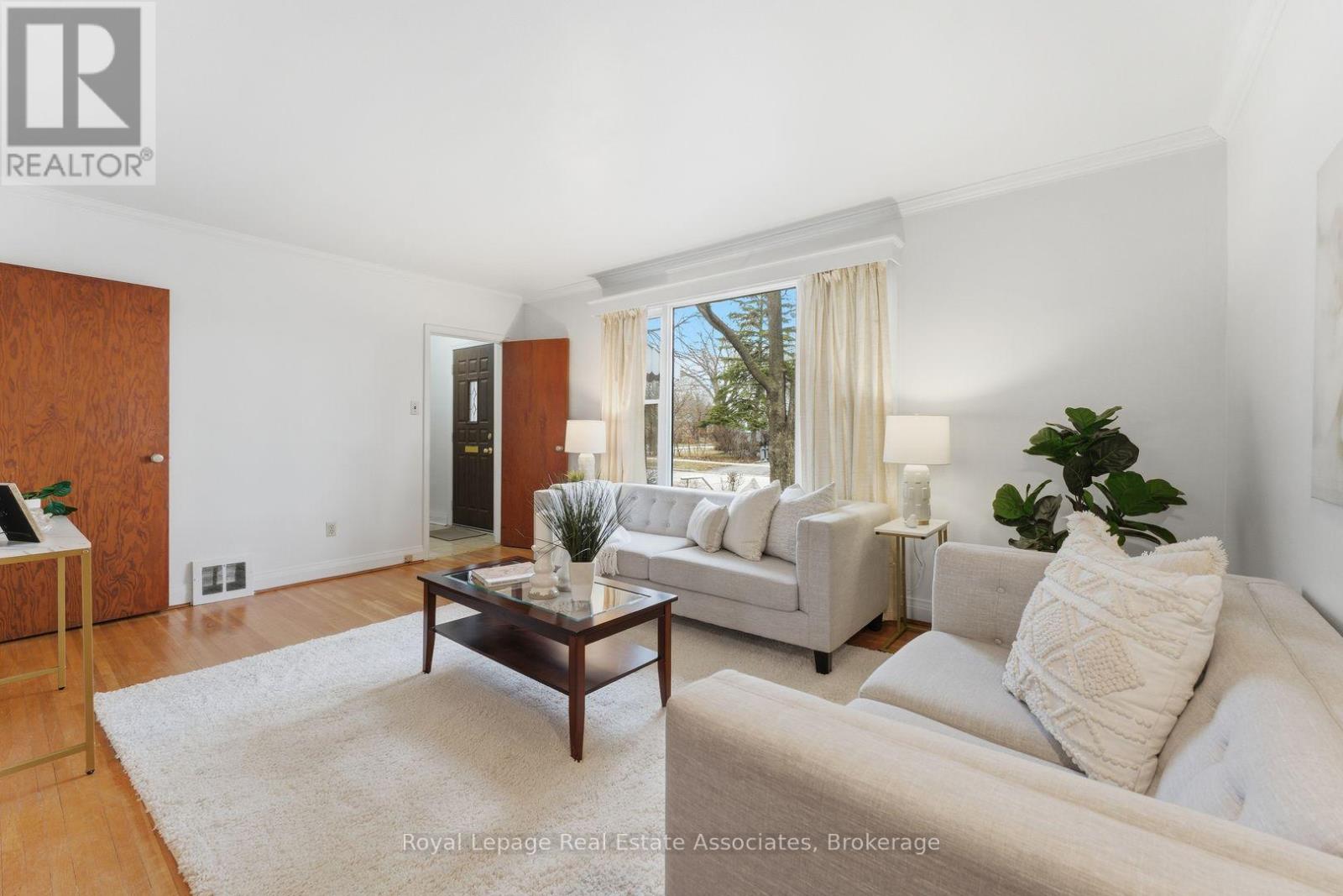 68 Gair Drive, Toronto, Ontario  M8W 4P8 - Photo 4 - W12918608