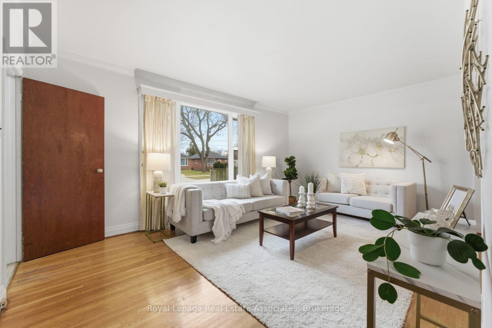 68 Gair Drive, Toronto, Ontario  M8W 4P8 - Photo 5 - W12918608